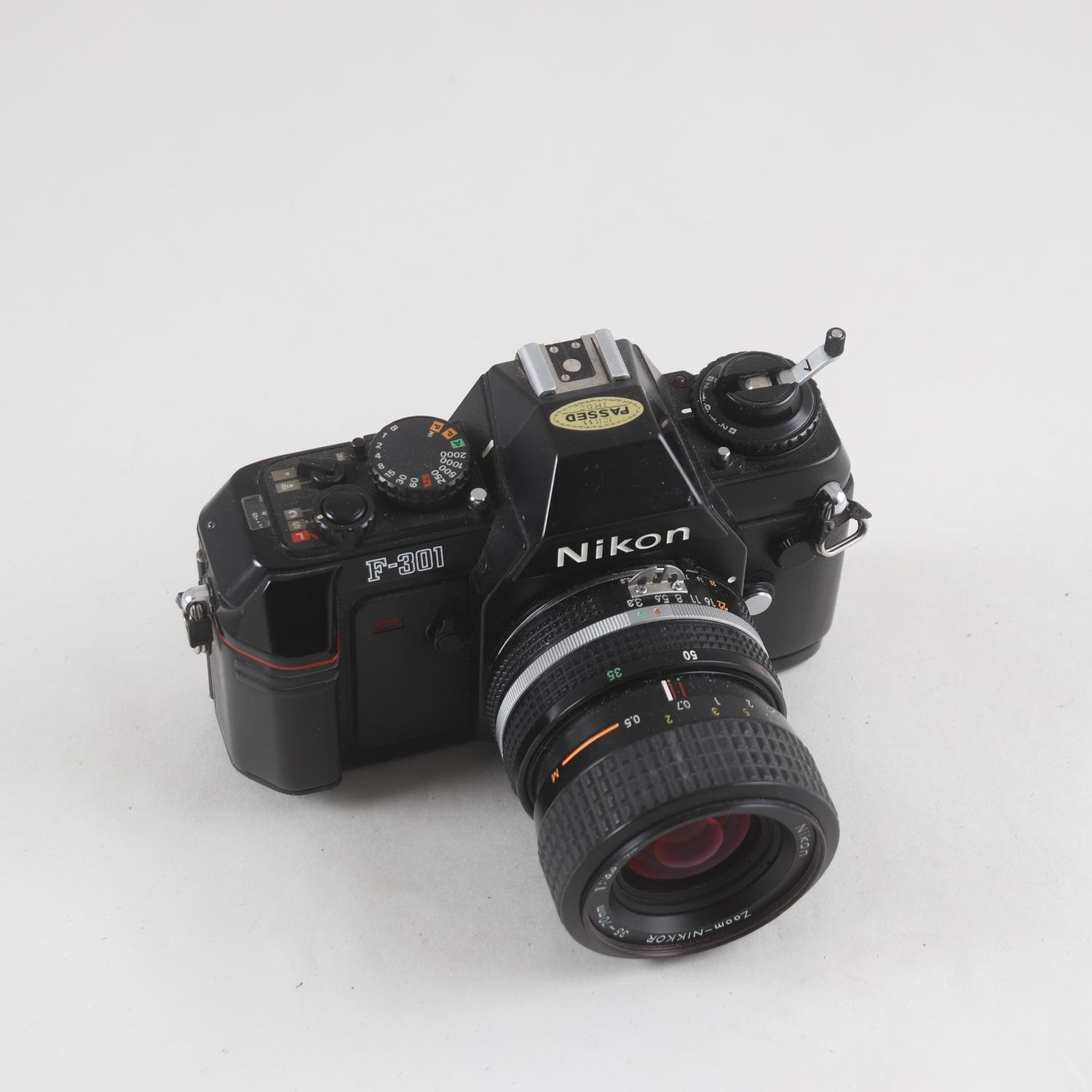 Kamera, Nikon F-301, Objektiv Zoom-nikkor 35-70mm f3.3-4.5