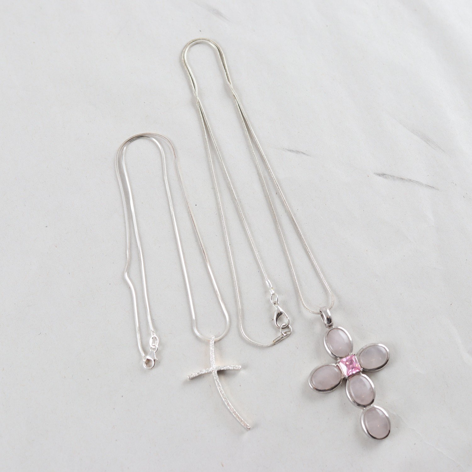 Halsband, silver, kors, rosa stenar, 2 st, brv: 22,3 g