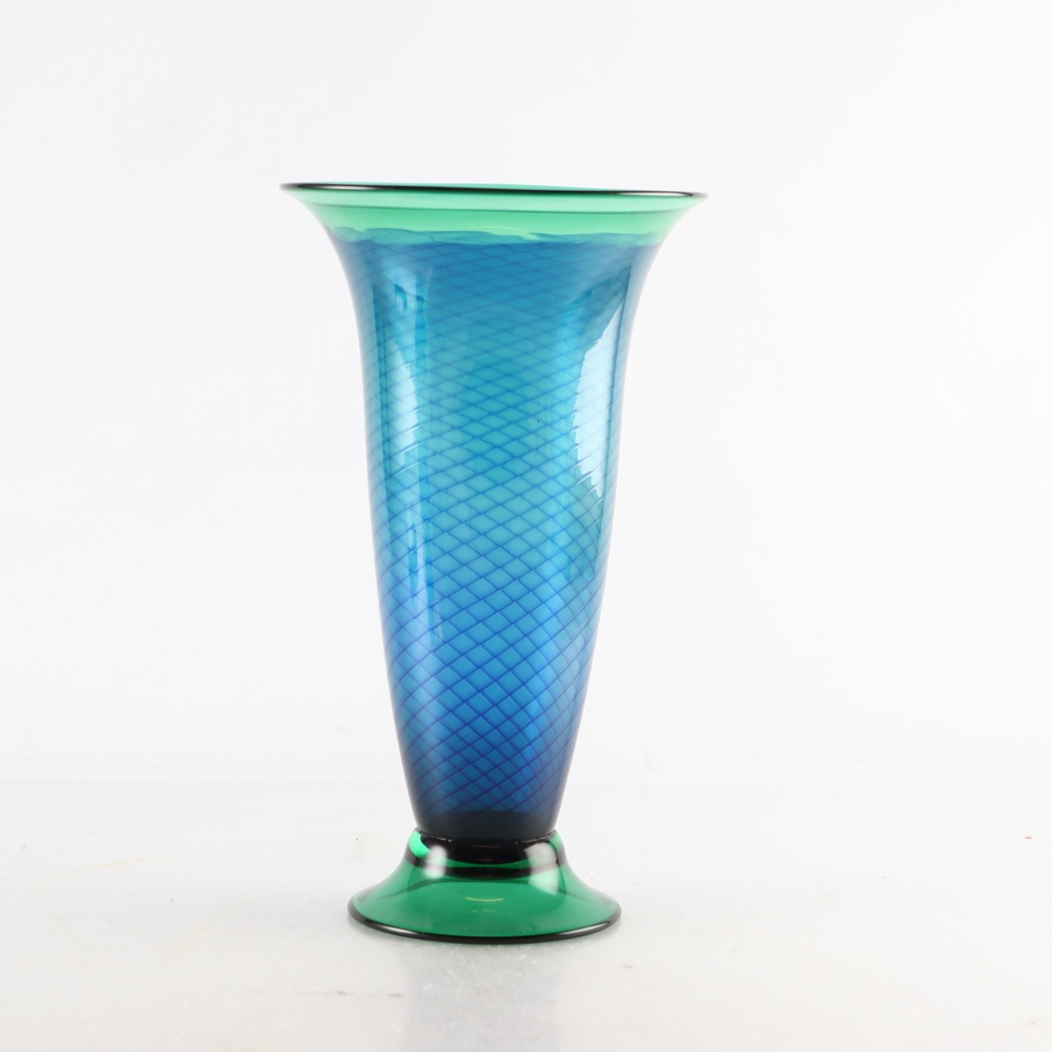 Vas, glas, blågrön, Wilke Adolfsson, 1996. Samfraktas ej.