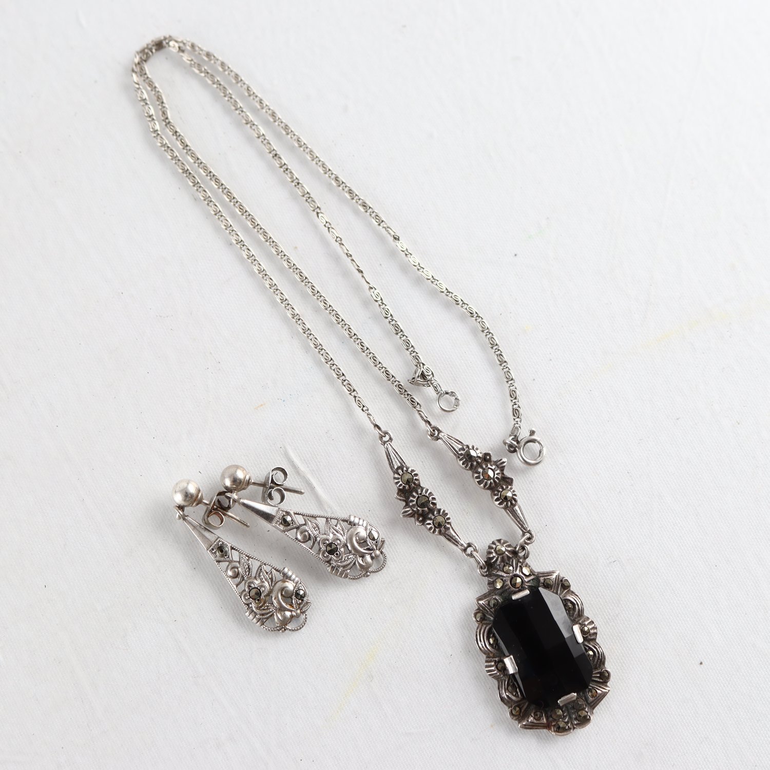 Halsband, örhängen, silver 835, svart sten, markasiter, brv: 15 g.