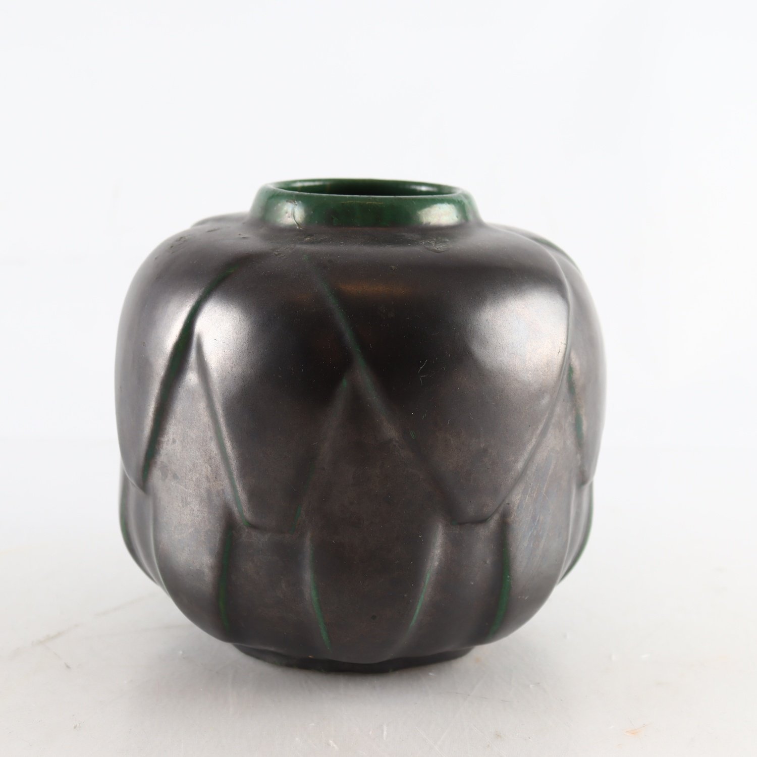 Vas, keramik, art deco, 1900-talets första hälft. Samfraktas ej.