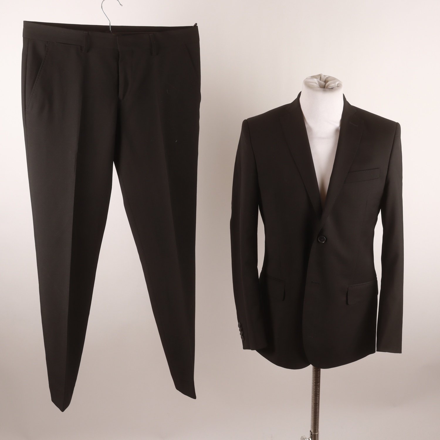 Kostym, J.Lindeberg, svart, 100 % ull, stl. 48R