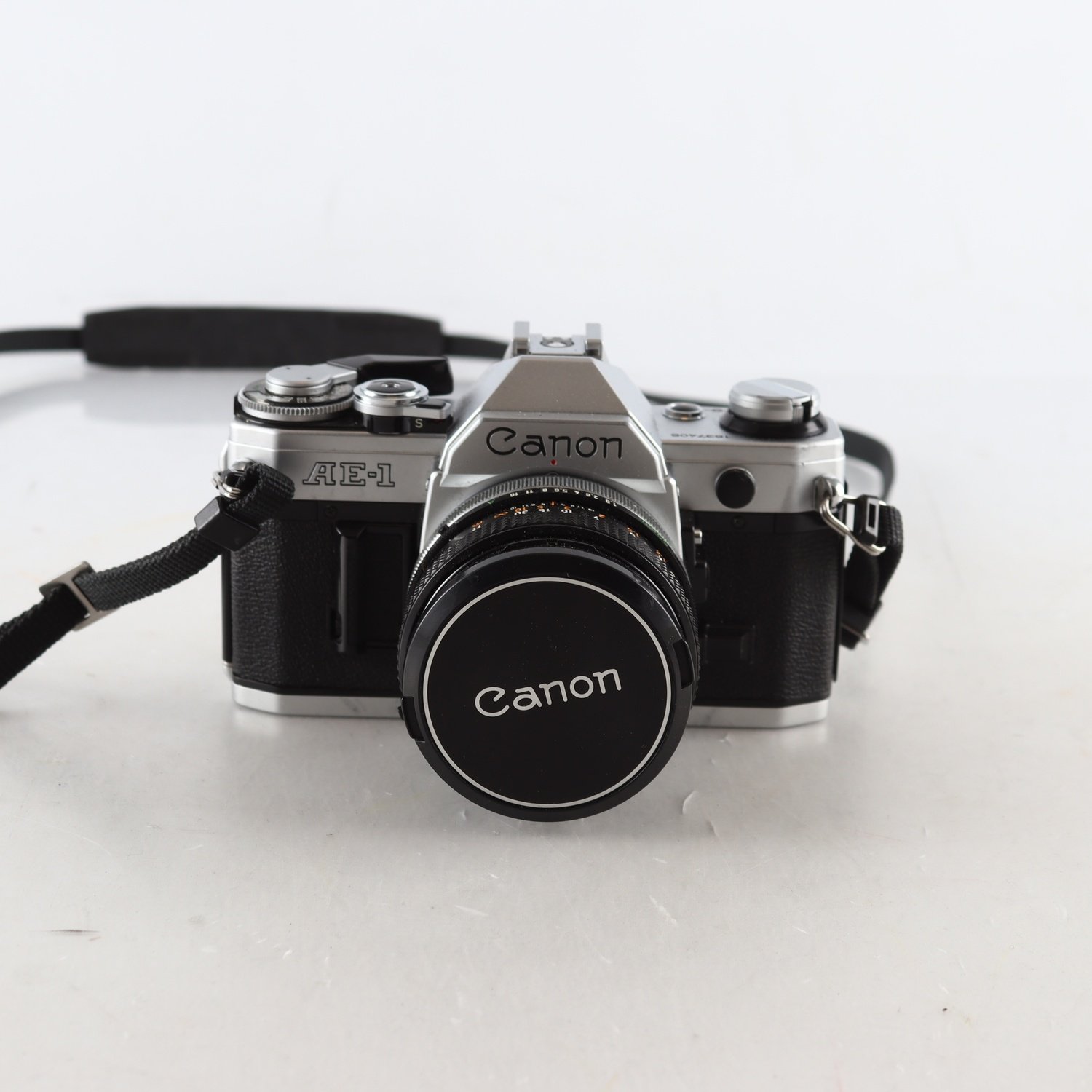 Kamera, Canon AE-1, med tillbehör.