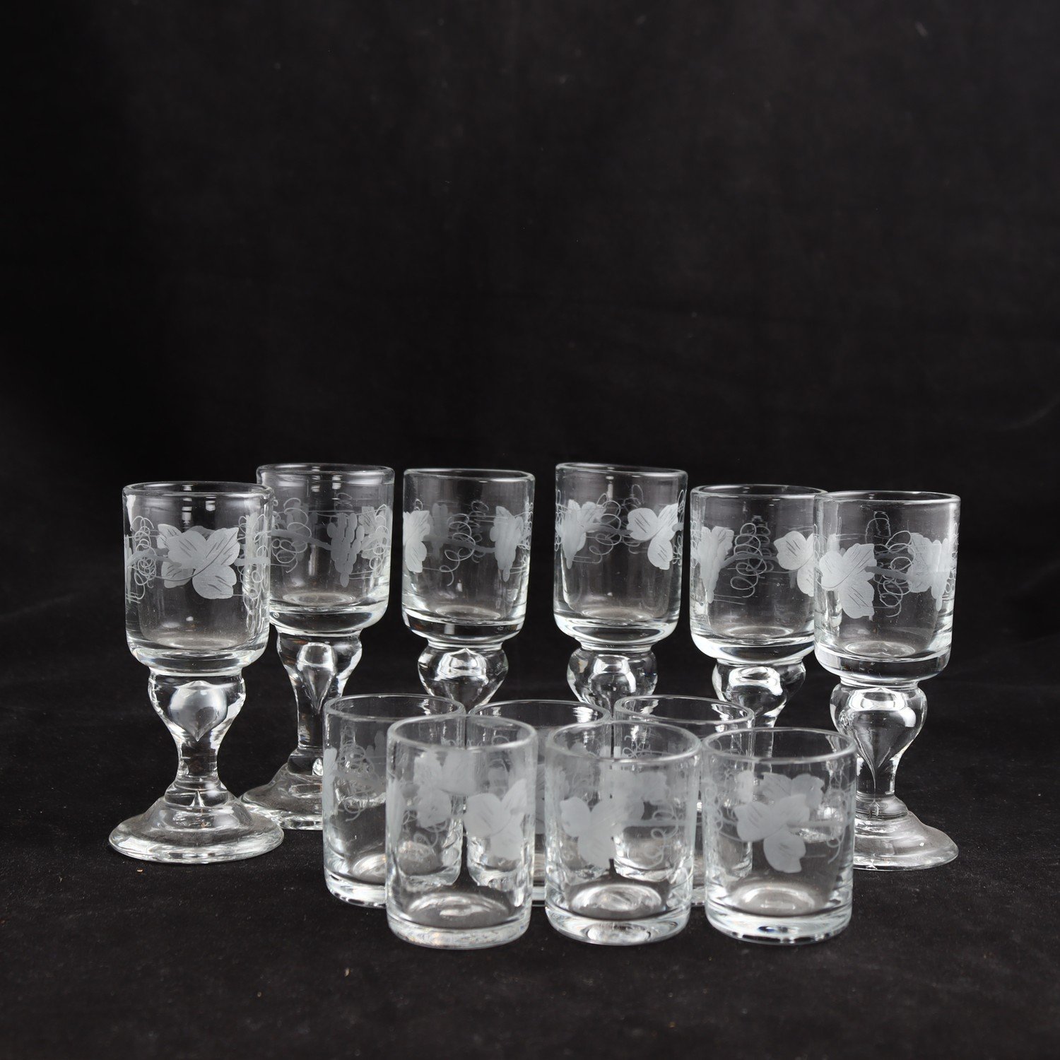 Glas, handblåsta med graverad dekor, Reijmyre, 12 st. Endast avhämtning