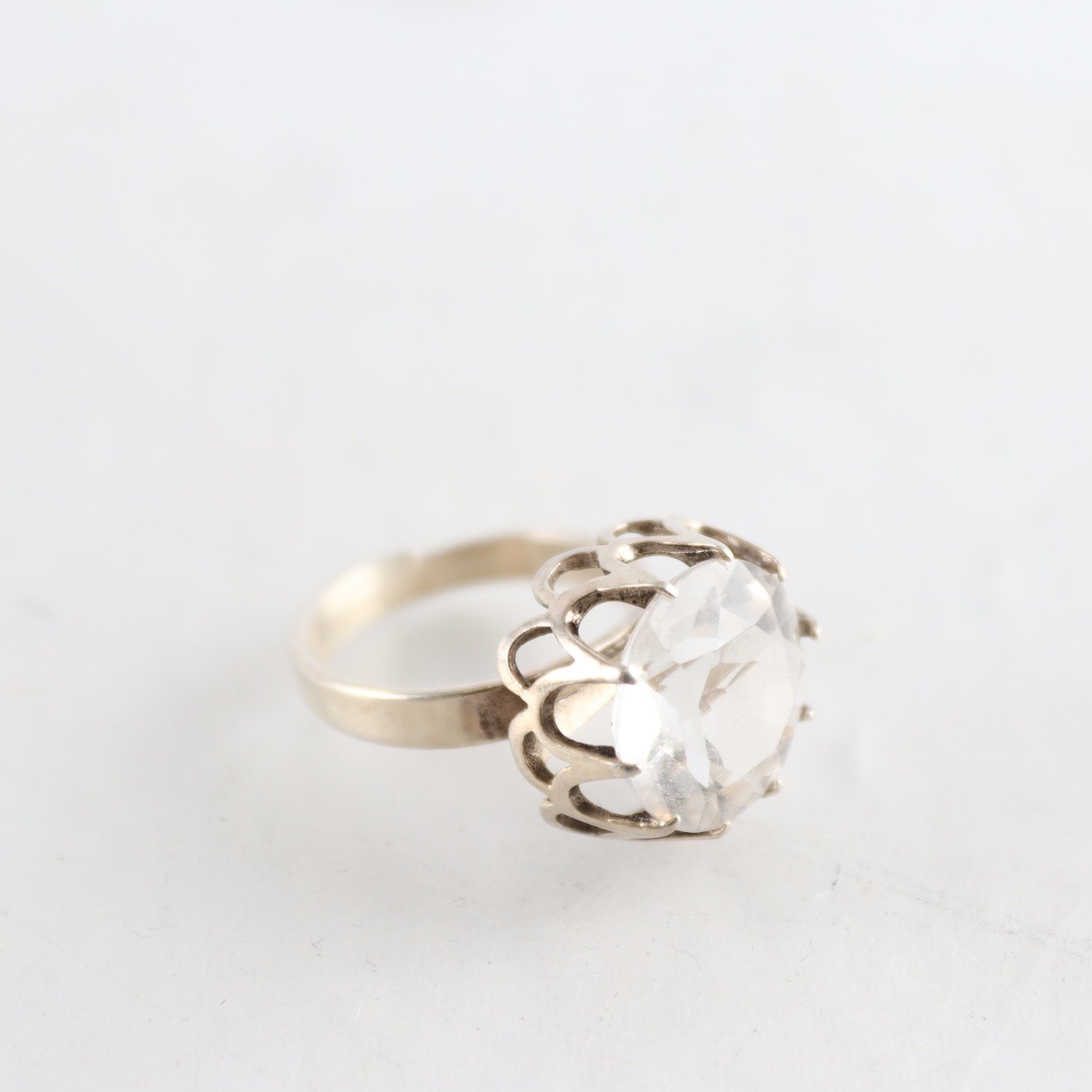 Ring, silver 925, slipad bergskristall, brv: 5,3 g