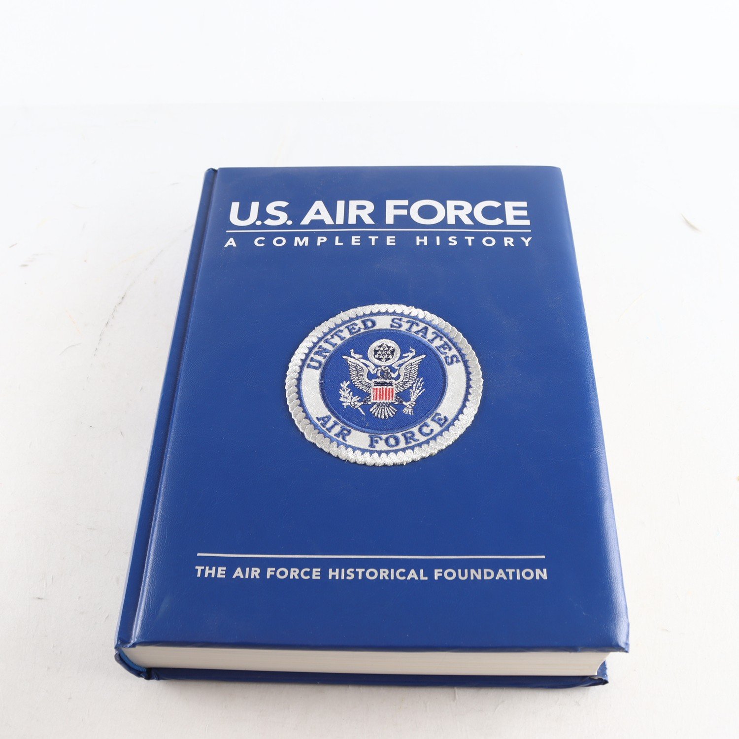 U.S. Airforce: A Complete History. Samfraktas ej.