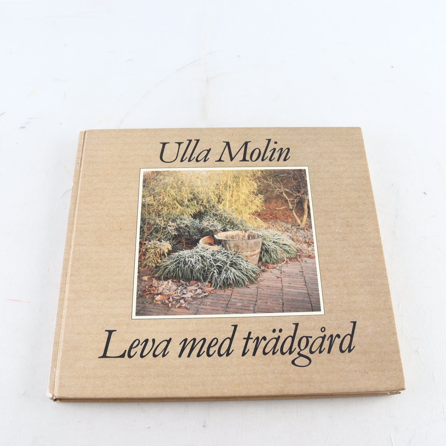 Ulla Molin, Leva med trädgård (signerad av författaren)