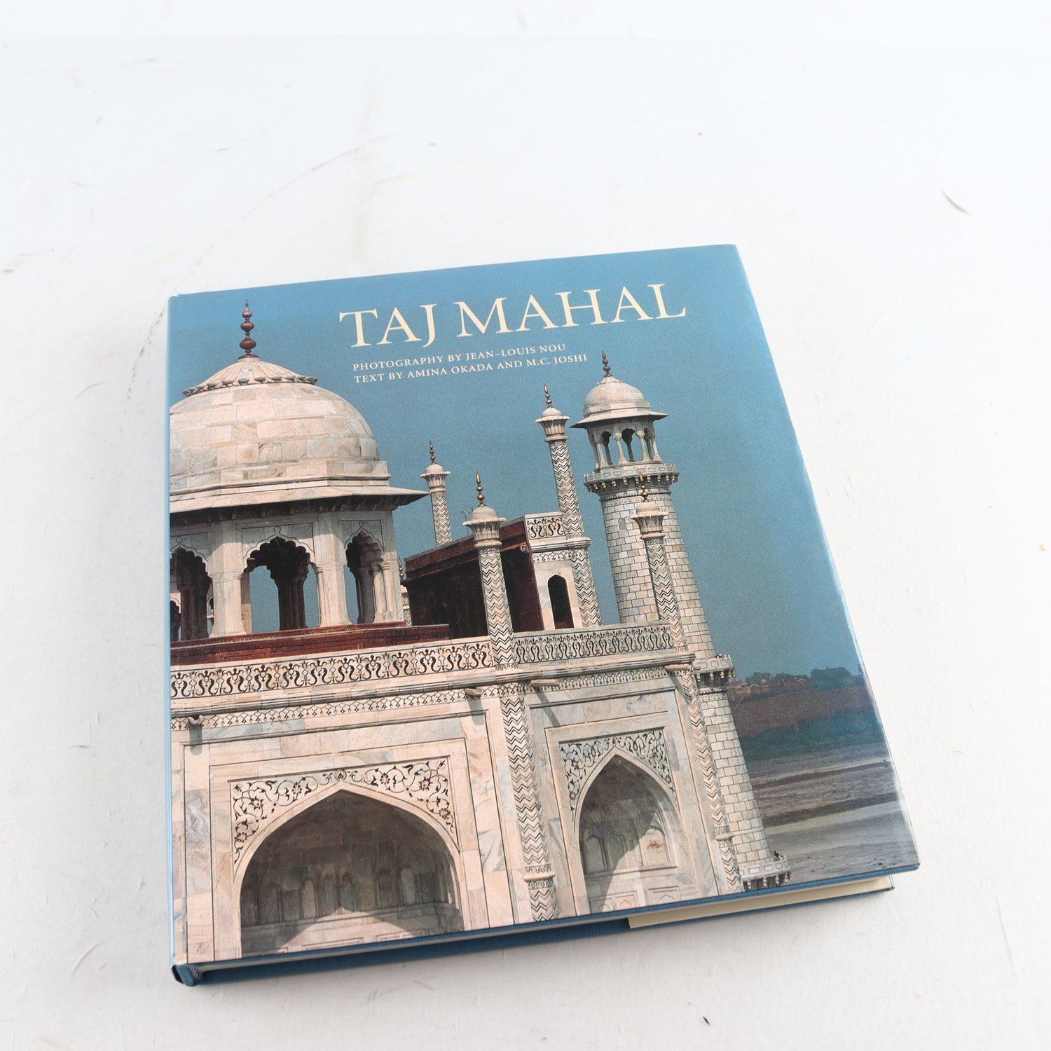 Taj Mahal, Photography by Jean-Louis Nou, Text by Amina Okada. Samfraktas ej.