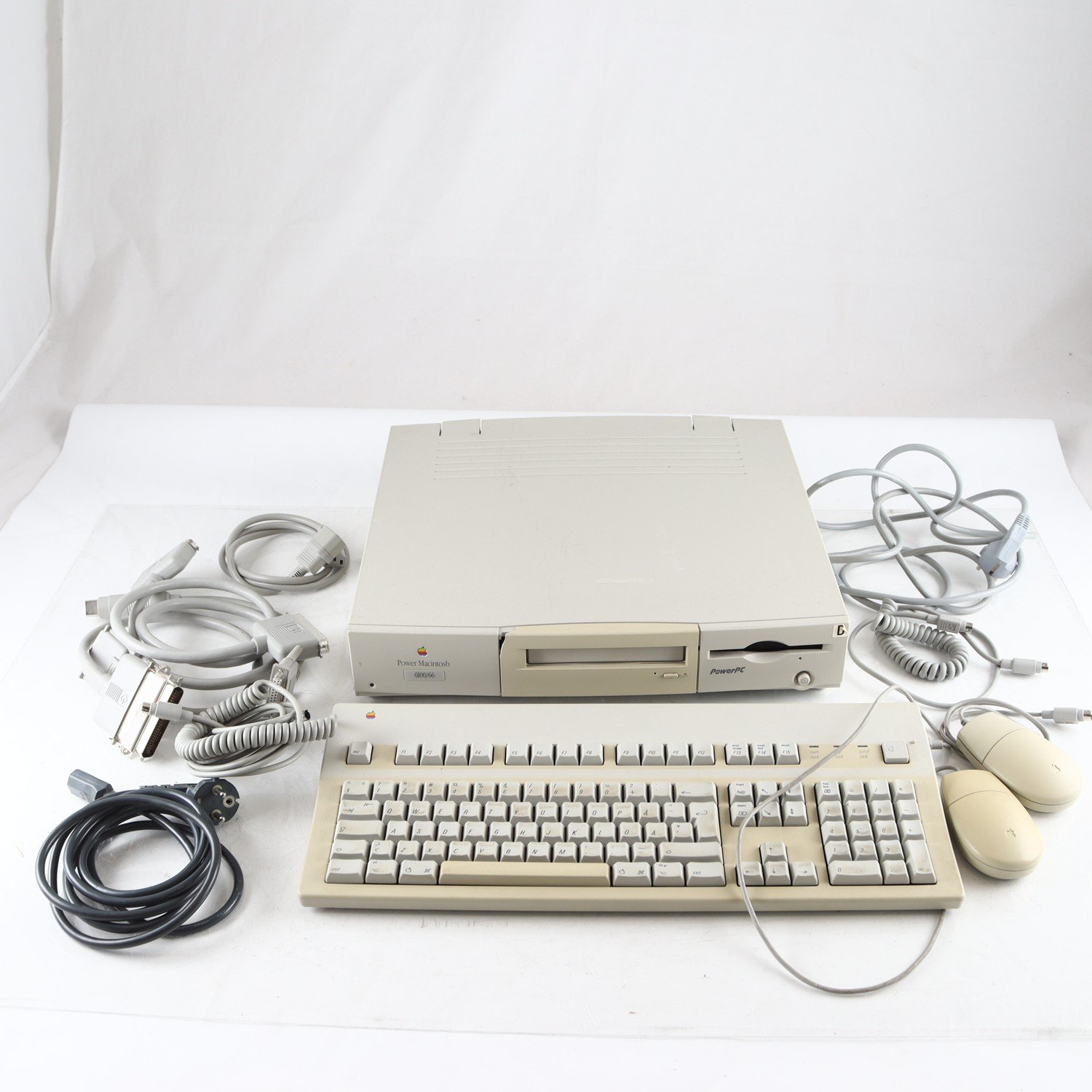 Dator, Macintosh 6100/66 Power PC. Endast avhämtning.
