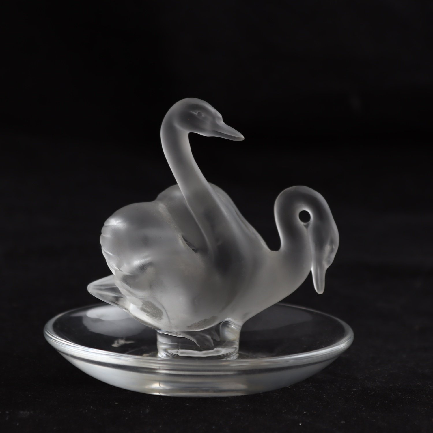 Figurin, glas, svanar, Lalique, Frankrike