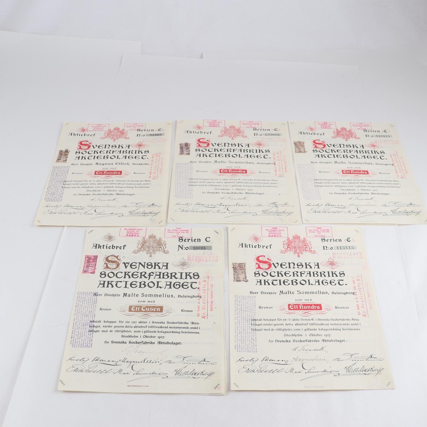 Aktiebrev, Svenska Sockerfabriks AB  4 st 100 kronor och 1 st 1000 kronor 1907.