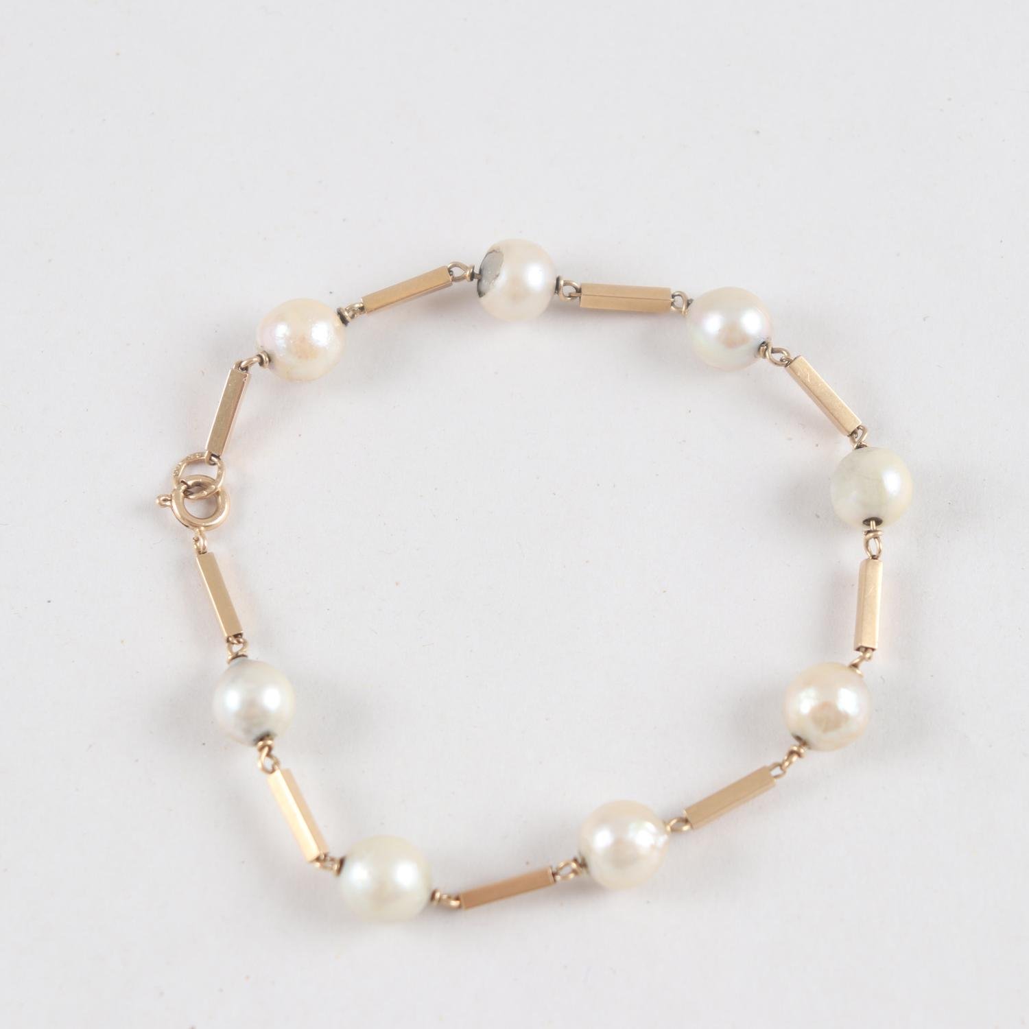 Armband, guld 18K med odlade pärlor, vikt: 9,3g