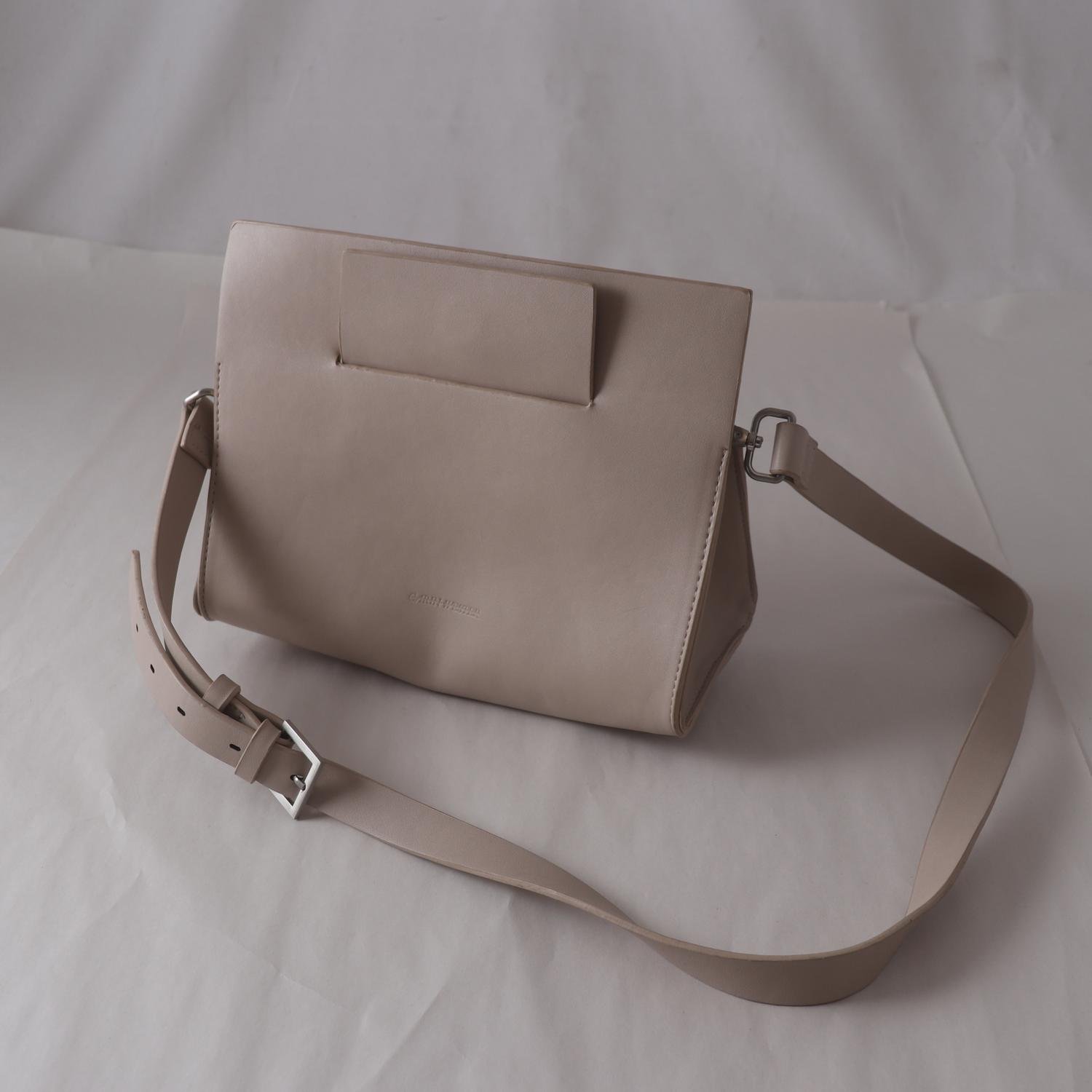 Axelremsväska, Carin Wester, beige