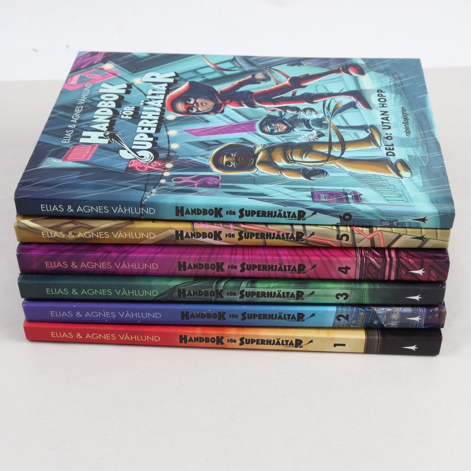 Handbok för superhjältar, Elias & Agnes Våhlund, Vol. 1-6. Samfraktas ej