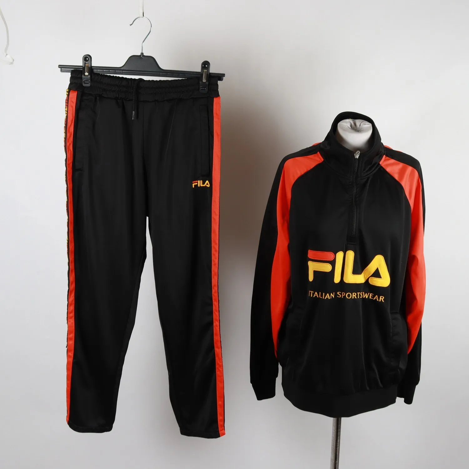 Sportset, tröja/byxor, Fila, svart, orange, tröja stl. 50, byxor stl. 48