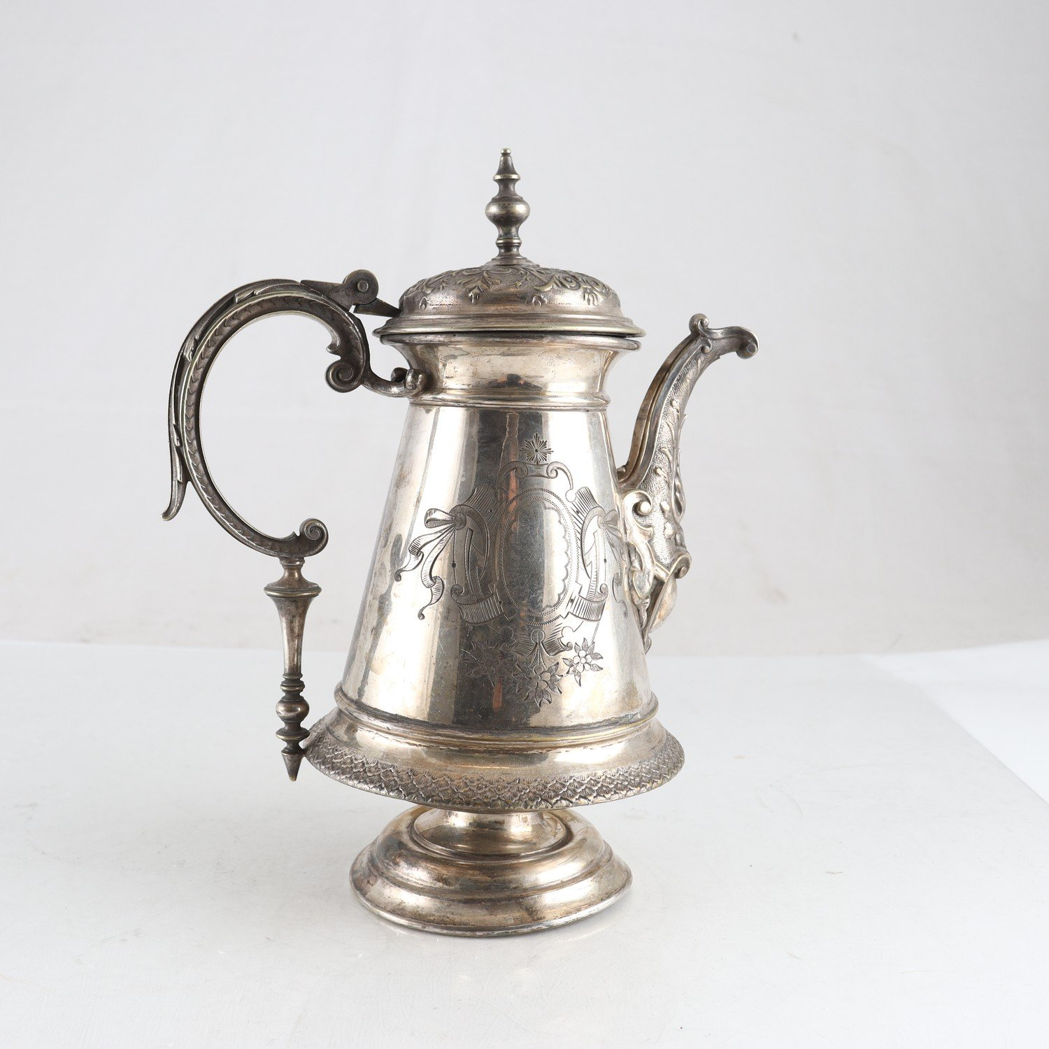 Kaffekanna, nysilver, ostämplad. Samfraktas ej.