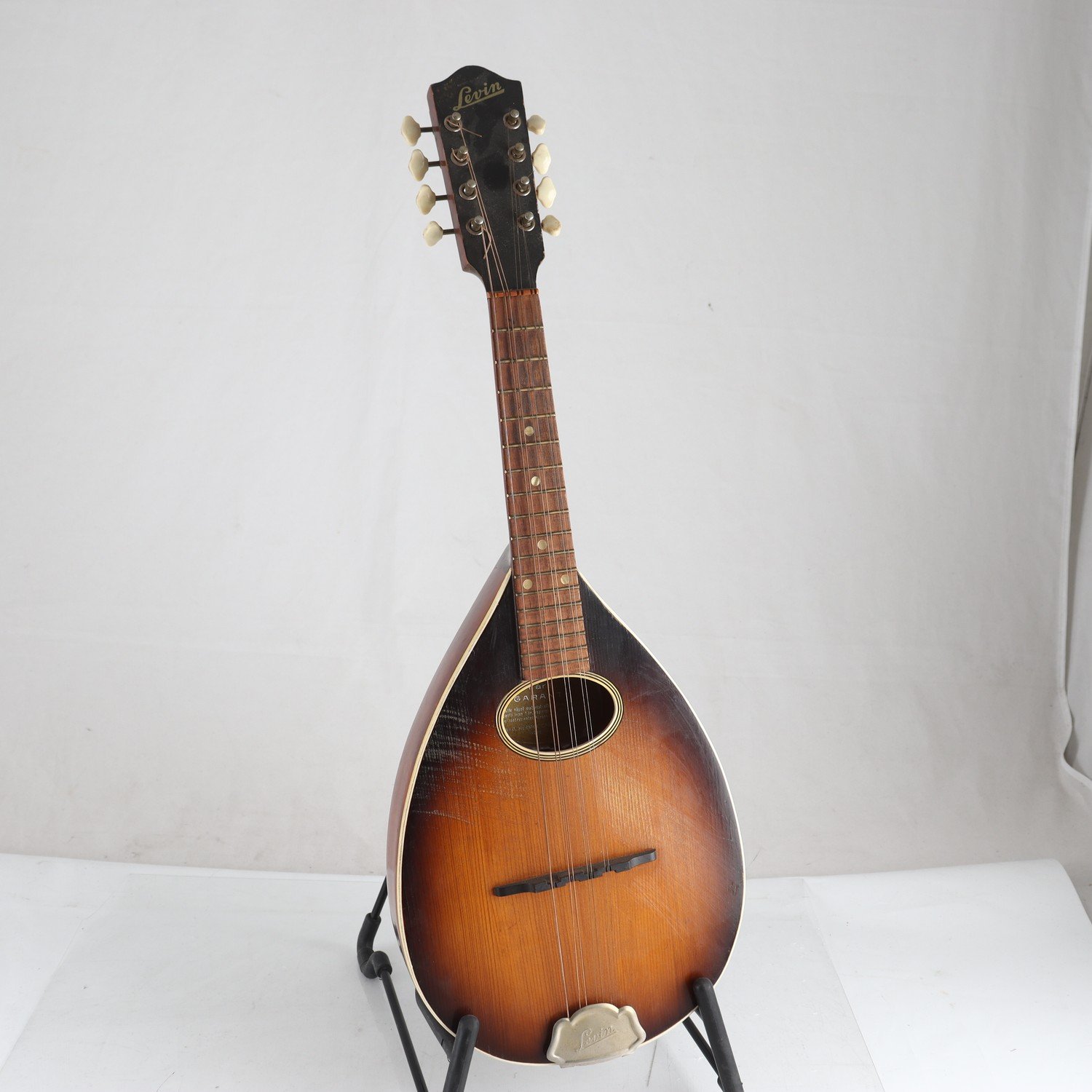 Mandolin, AB Herman Carlson Levin, Göteborg. Endast avhämtning.