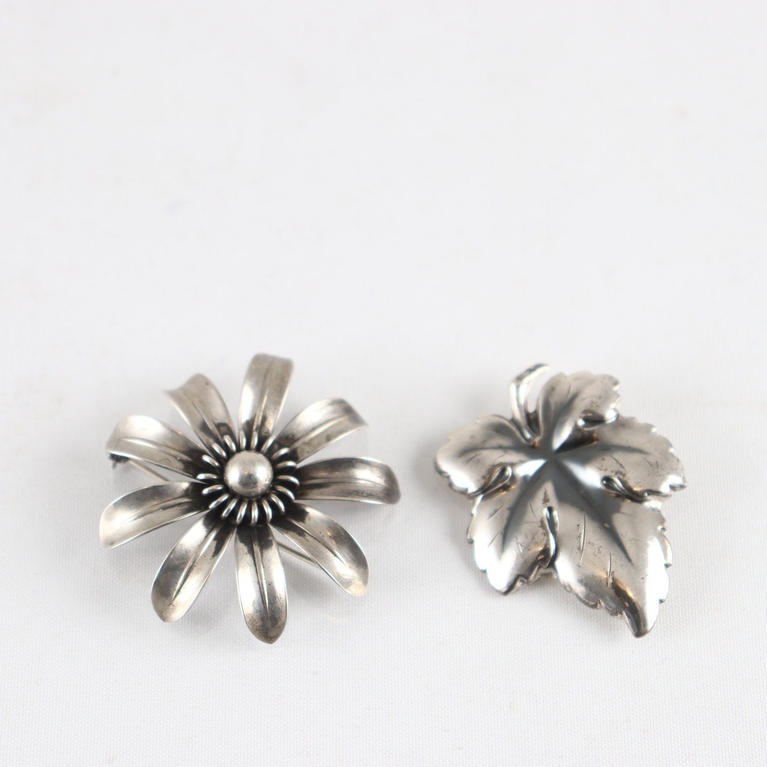 Broscher, silver 835, vikt: 12,8 g