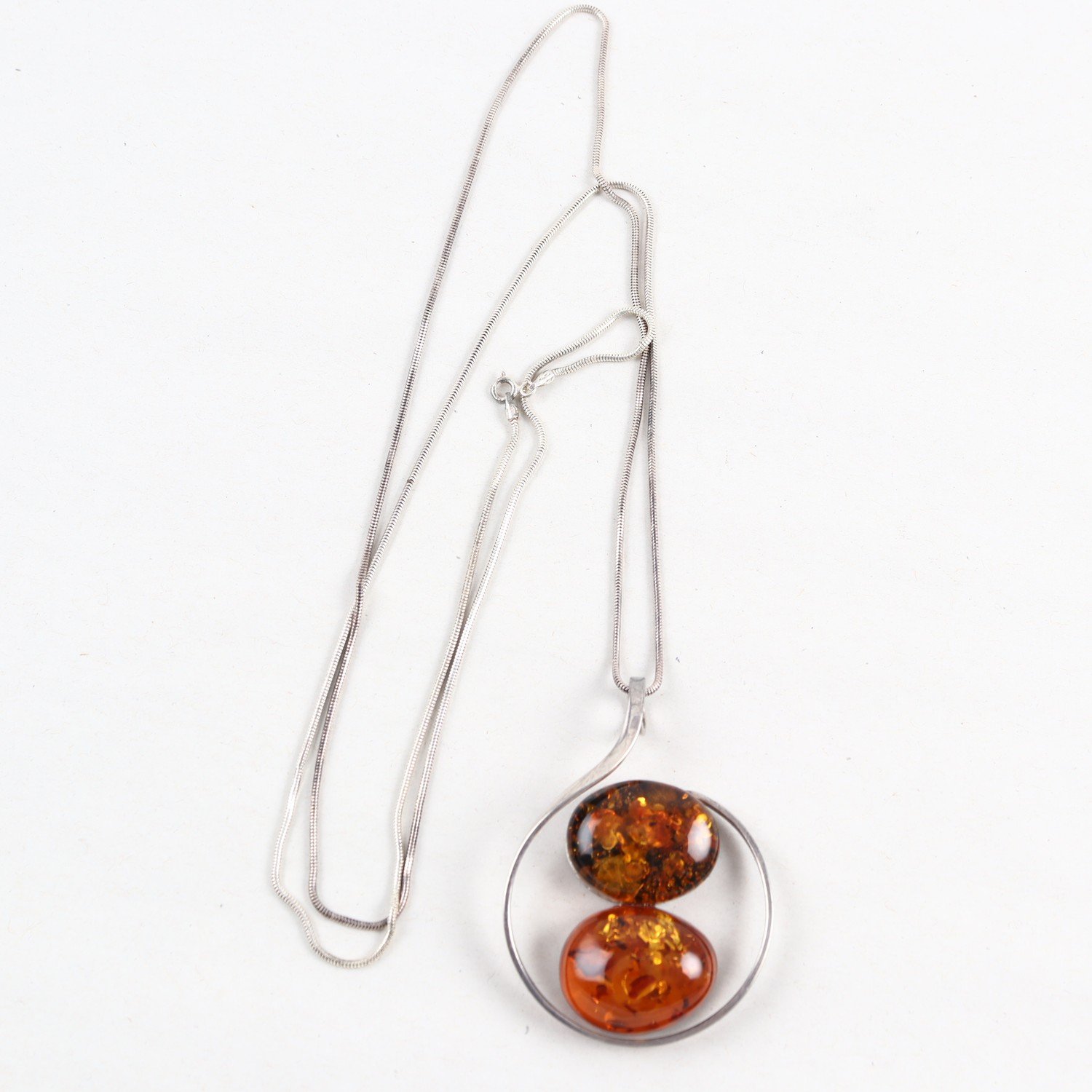 Halsband, Silver, Bärnsten, vikt: 24,5g