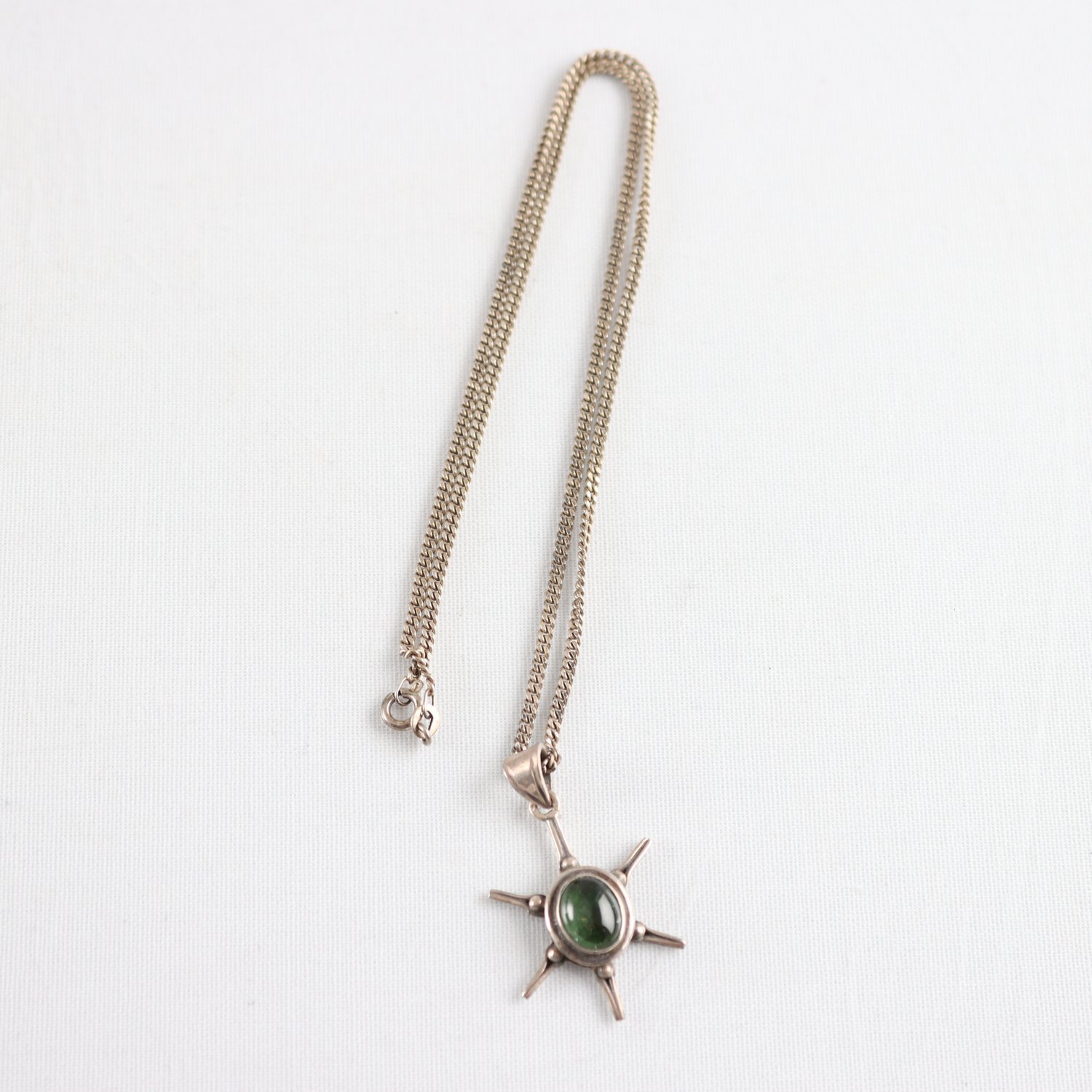 Halsband med hänge, silver, sten, Brv: 9,1 g