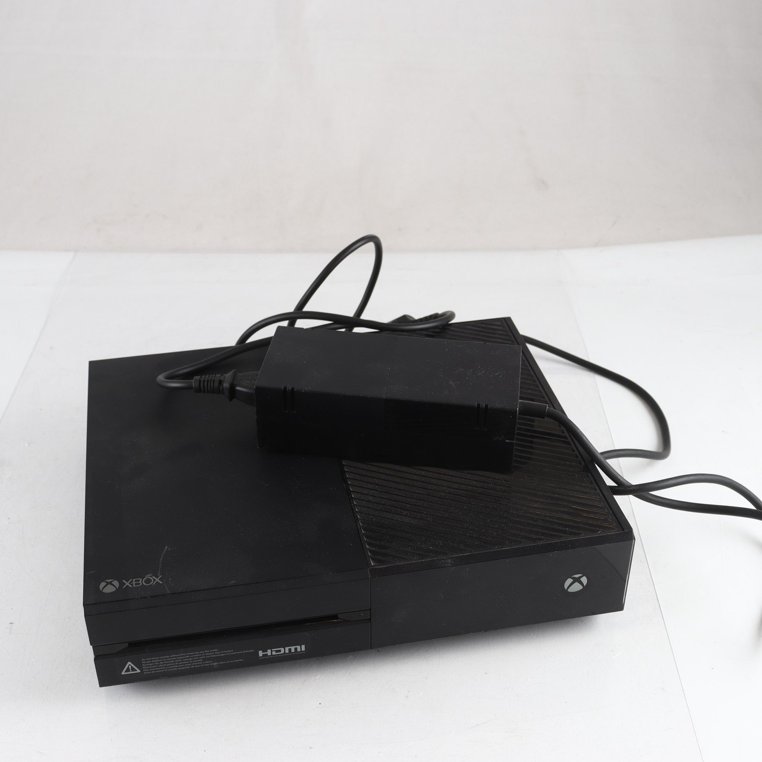 Microsoft X-box One. Samfraktas ej.