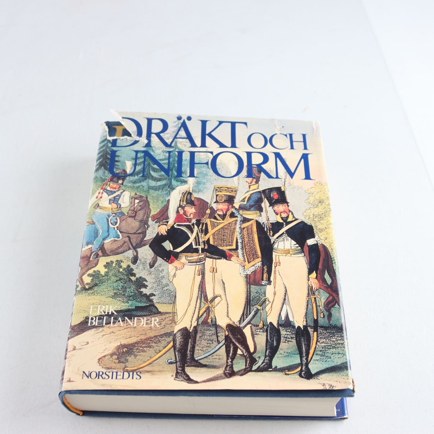 Dräkt och uniform, Erik Bellander