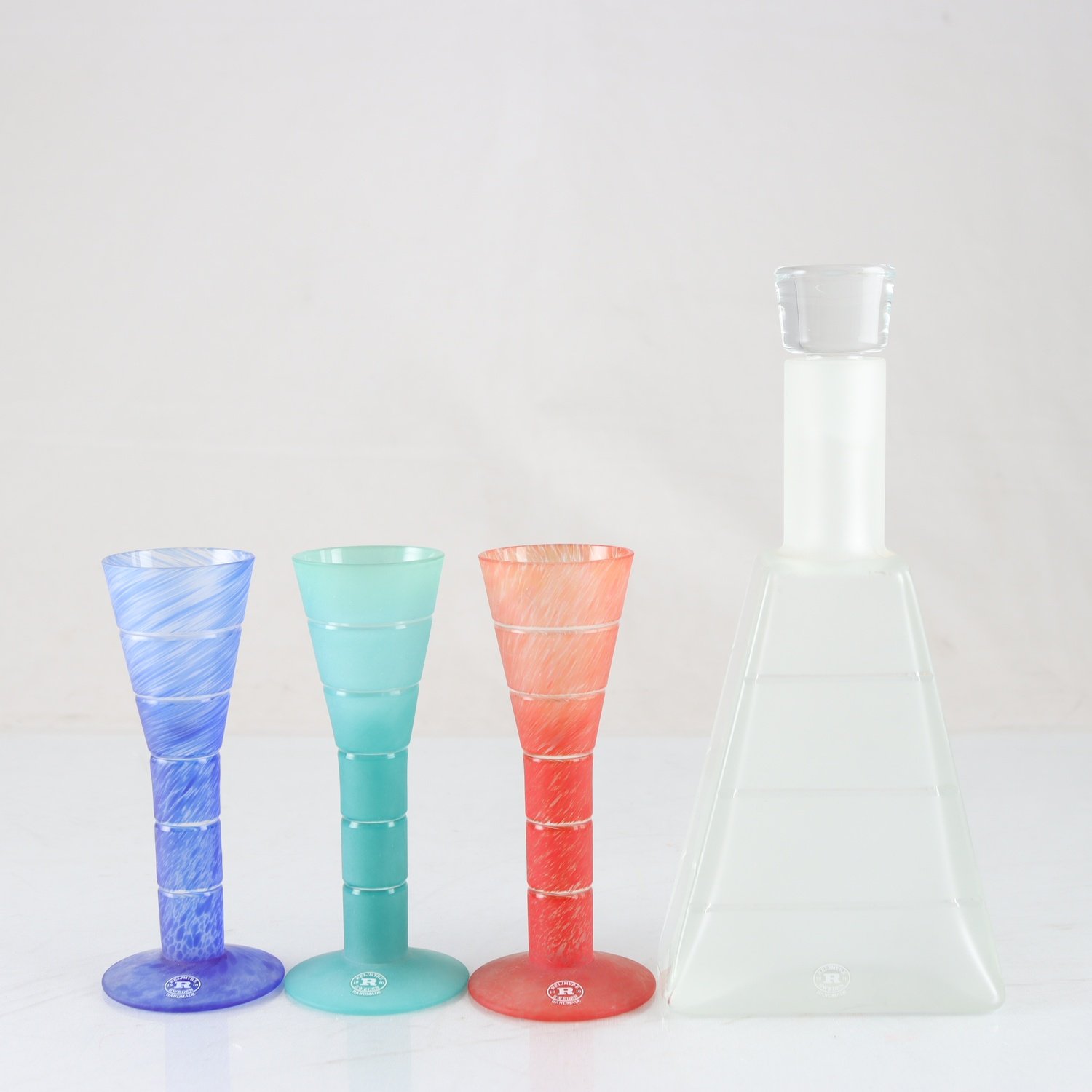 Karaff, snapsglas, Margareta Hennix, Reijmyre. Samfraktas ej.