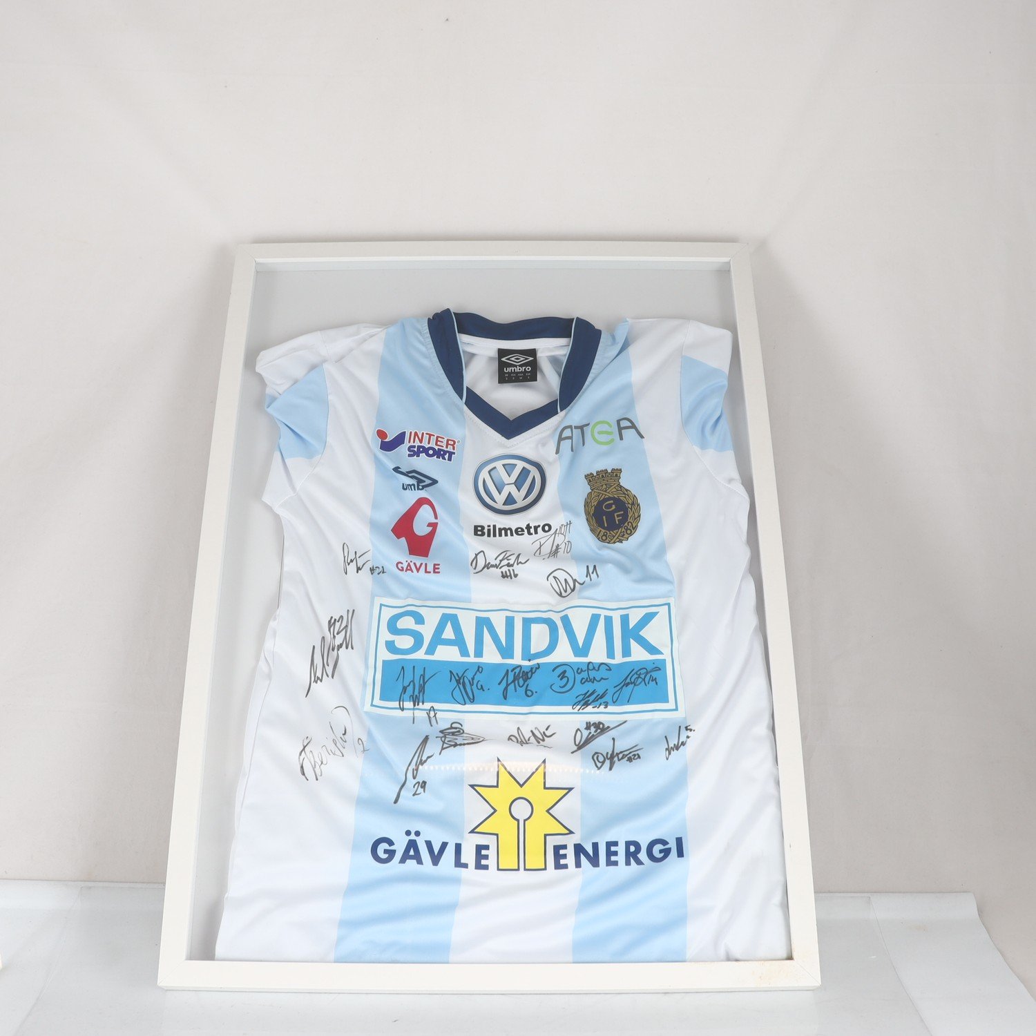 Fotbollströja, Signerad, Gefle IF. inramrad. Endast avhämtning.