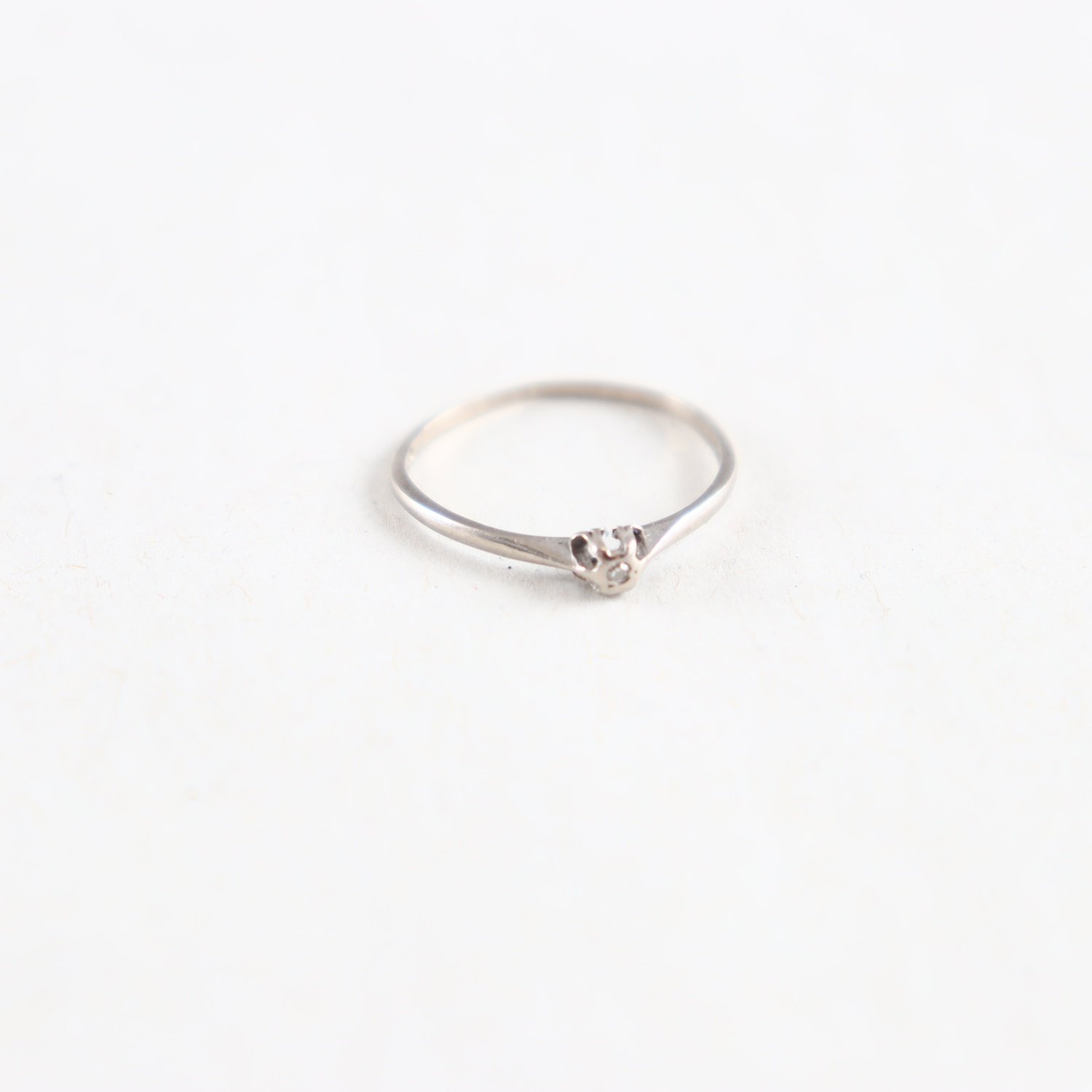 Ring, vitguld 18K med diamant, Brv: 0,7g