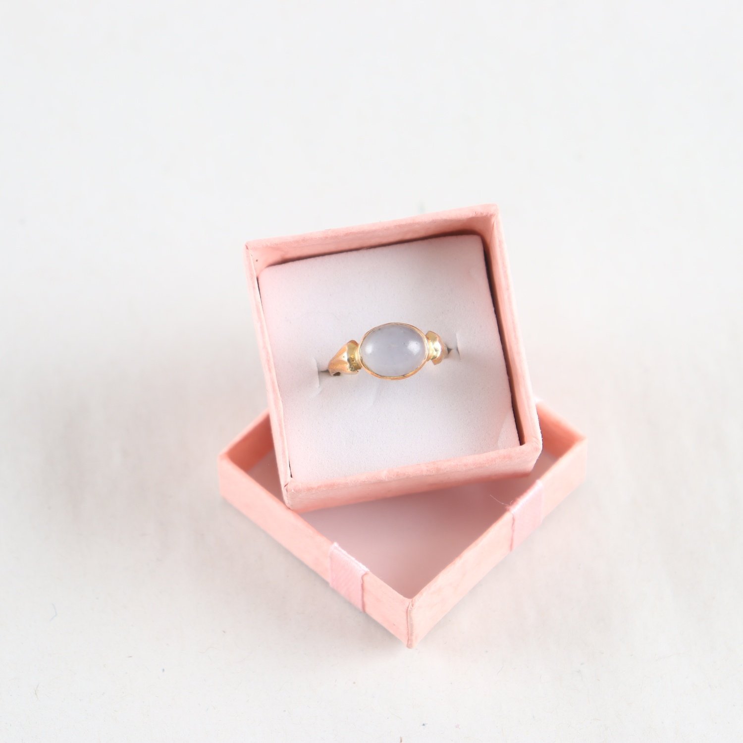 Ring, guld 18K, natursten, brv: 1,9g