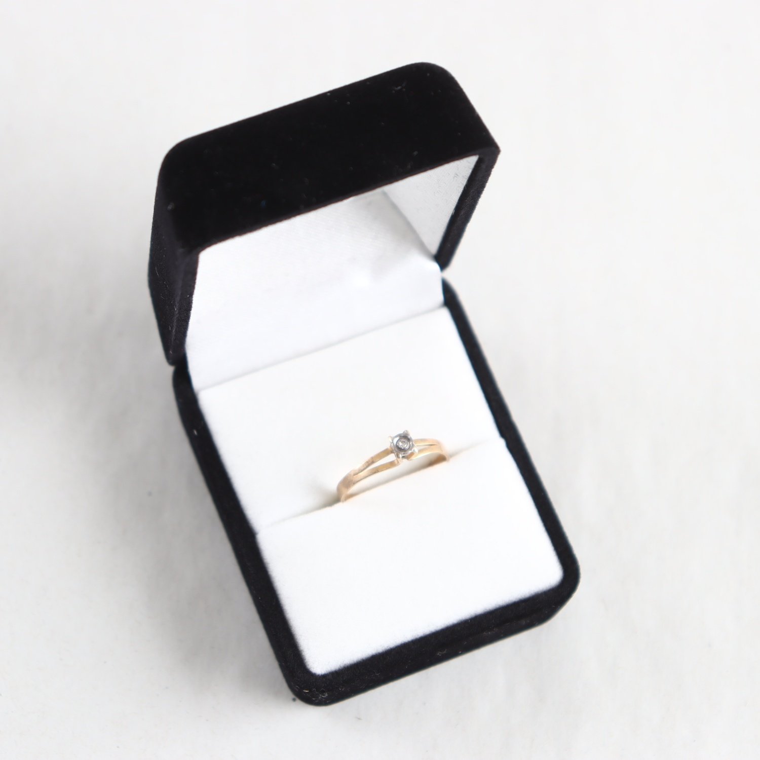 Ring, guld 18K, sten, brv: 1,2g