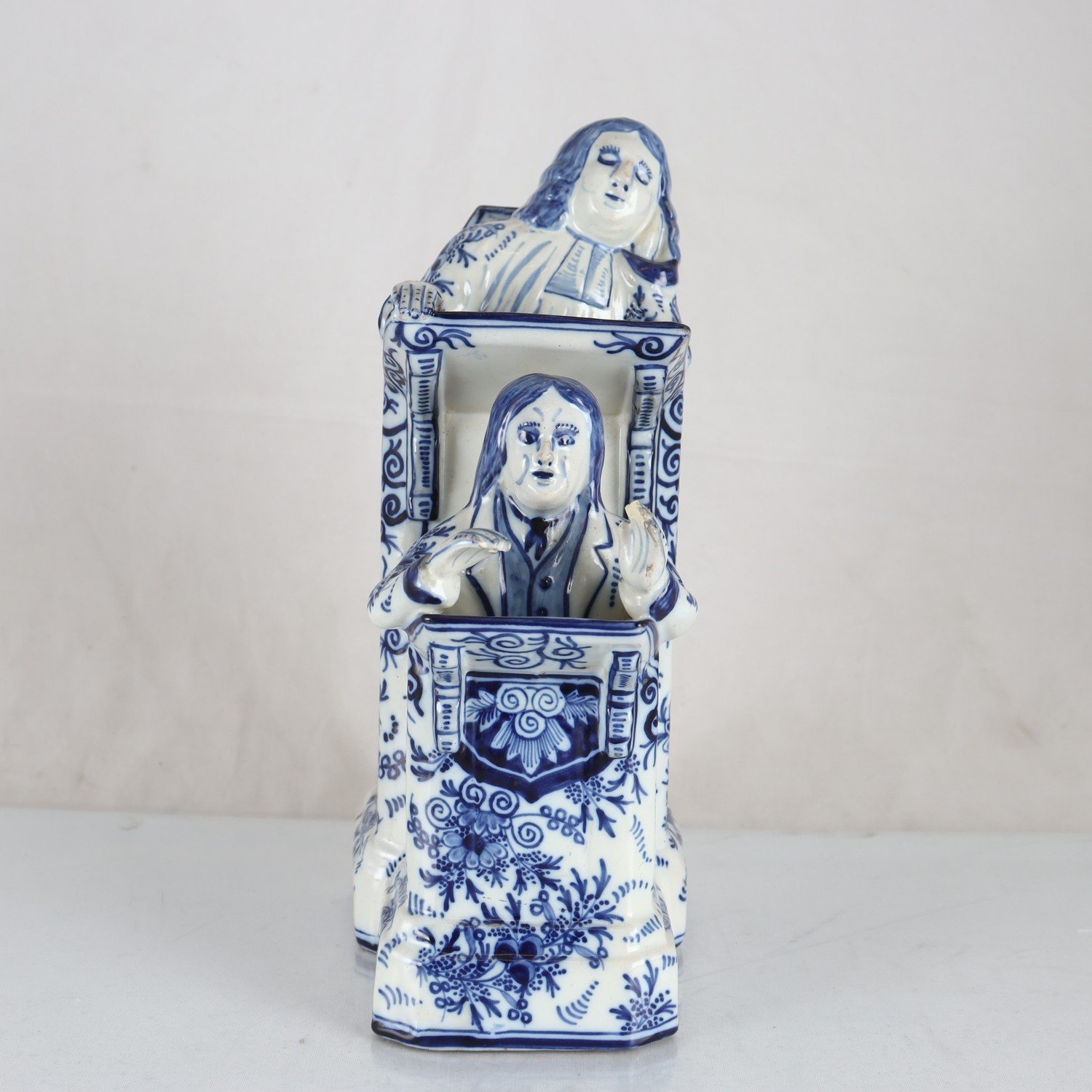 Figurin, fajans, Delft, Adolf Gleser, signerad, 17/1800-tal. Samfraktas ej.