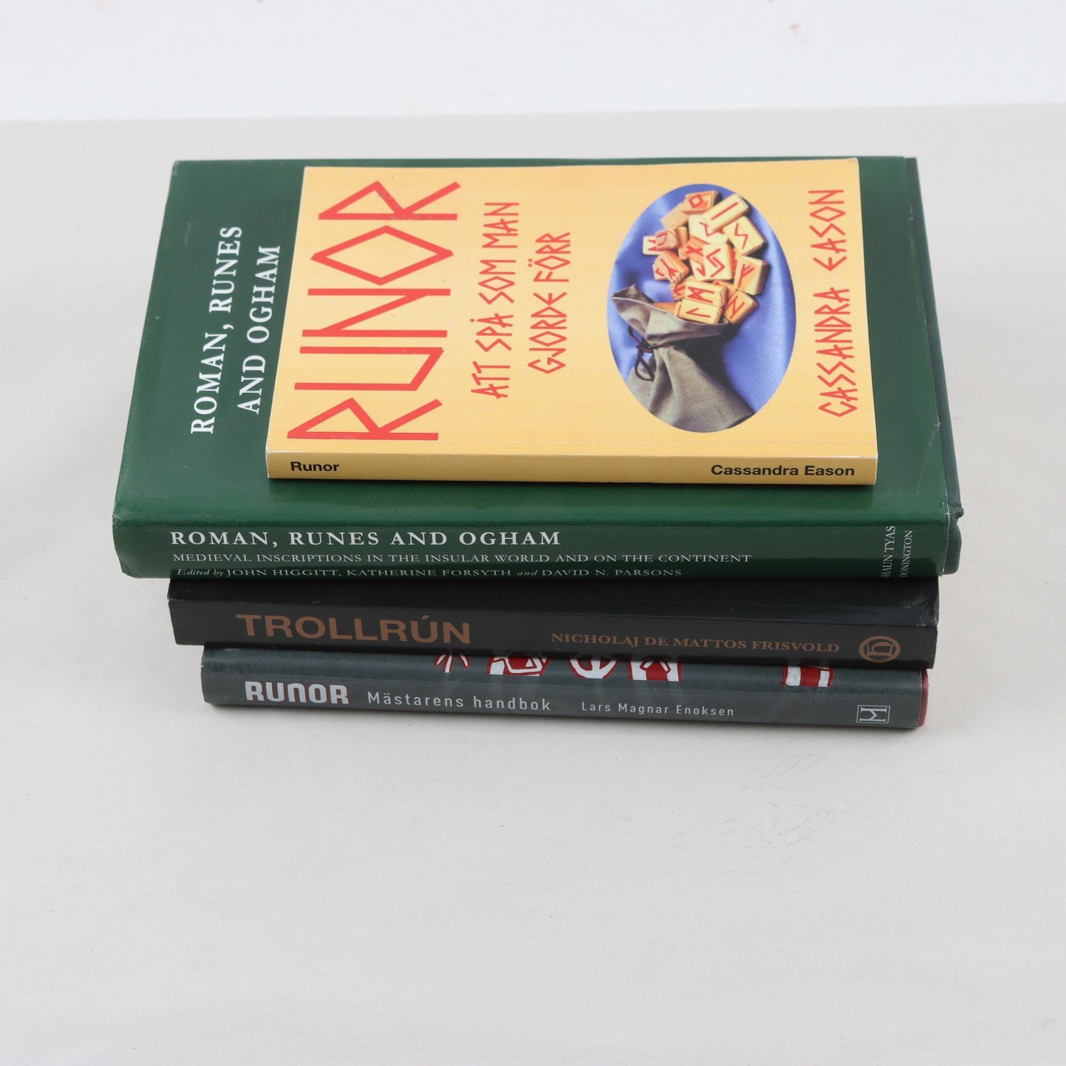 Bokpaket om runor och runmagi, 4 vol.