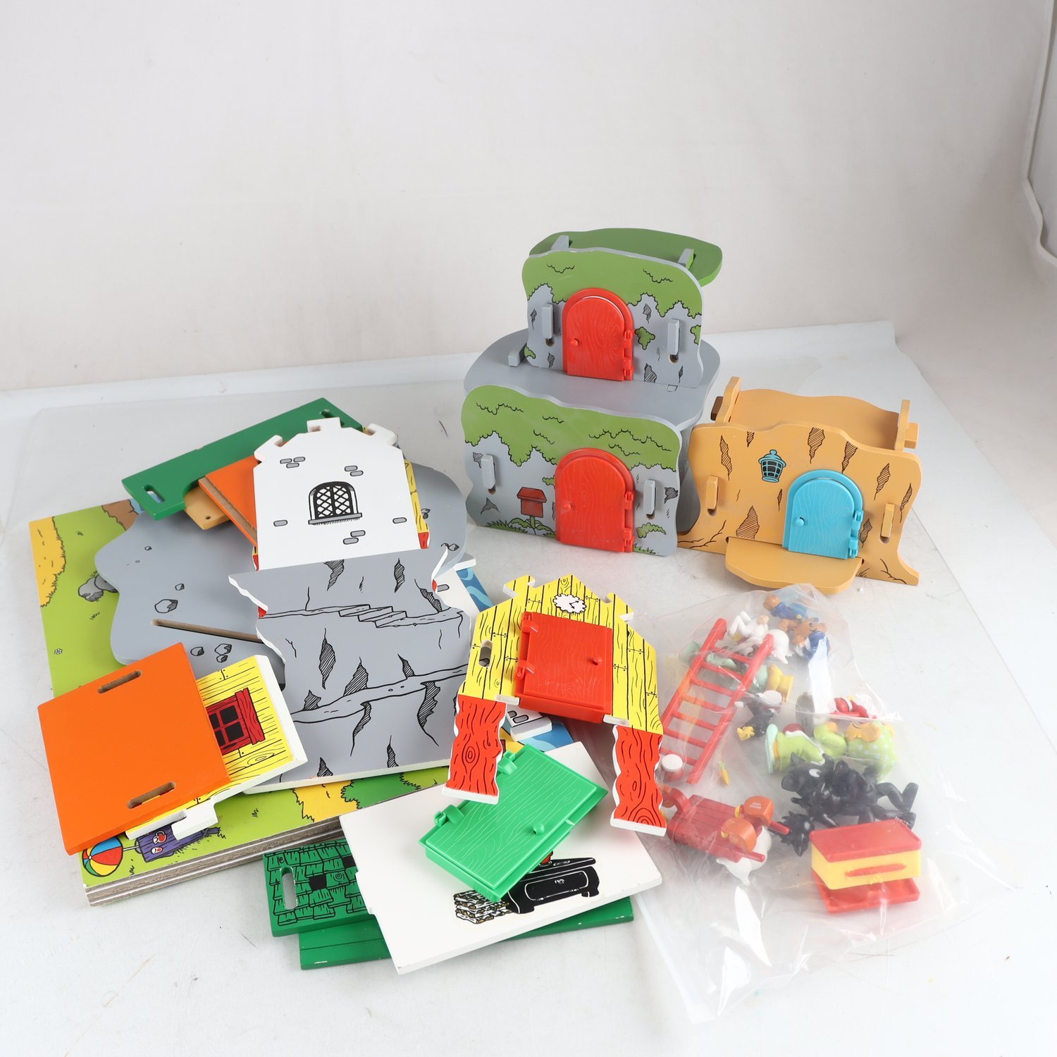 Figurer, Bamse, med hus. Samfraktas ej.