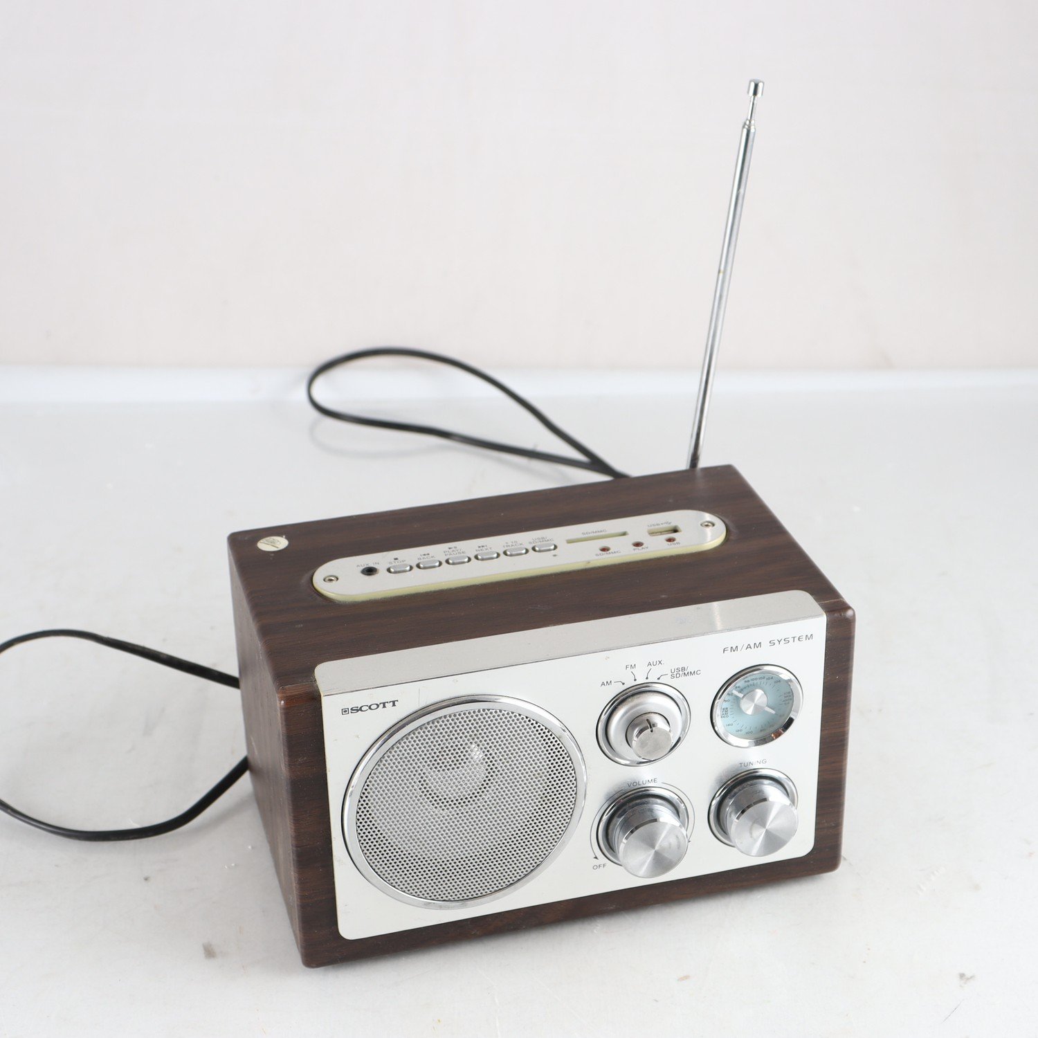 Radio, Scott
