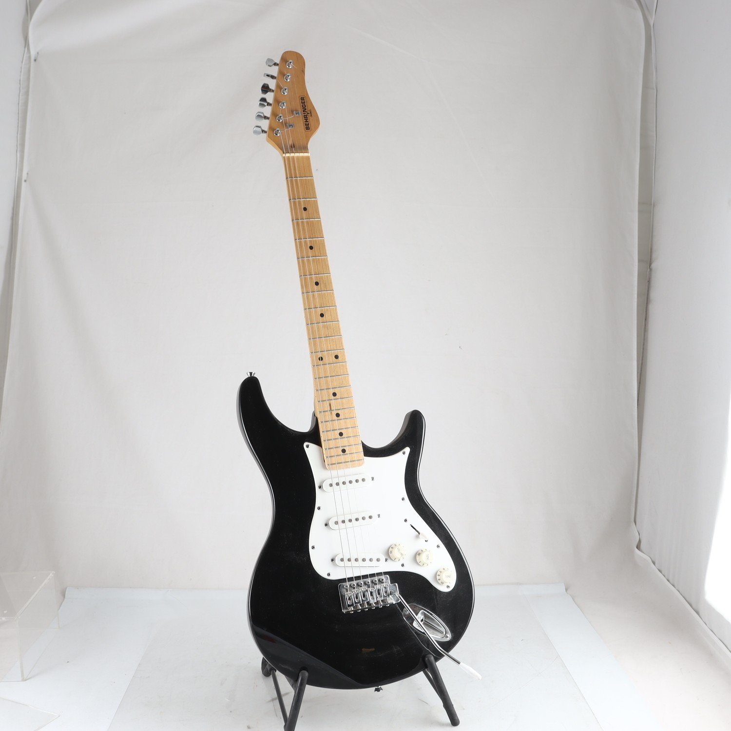 Elgitarr, Behringer. Endast avhämtning.