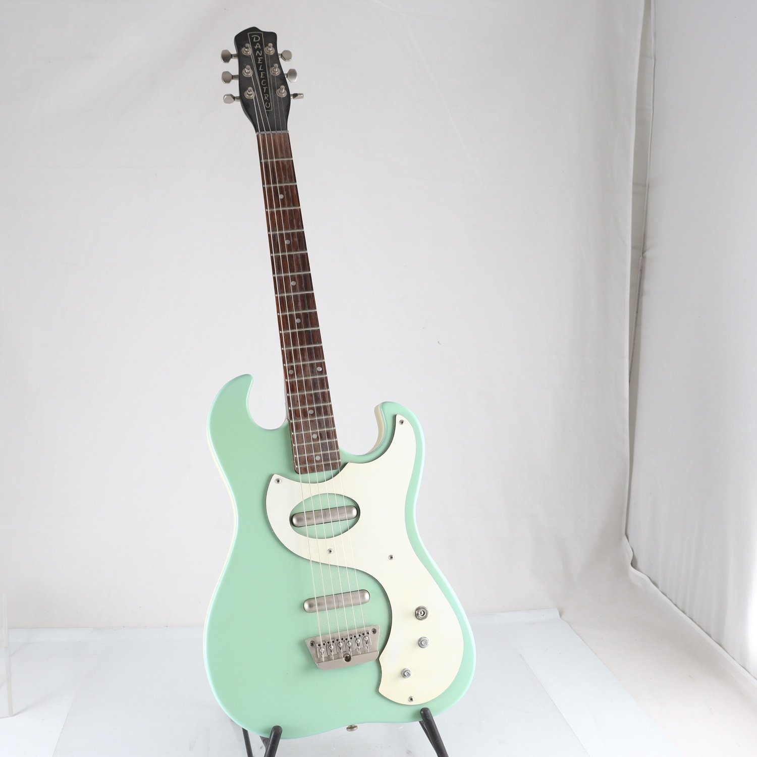 Elgitarr, Danelectro. Endast avhämtning.