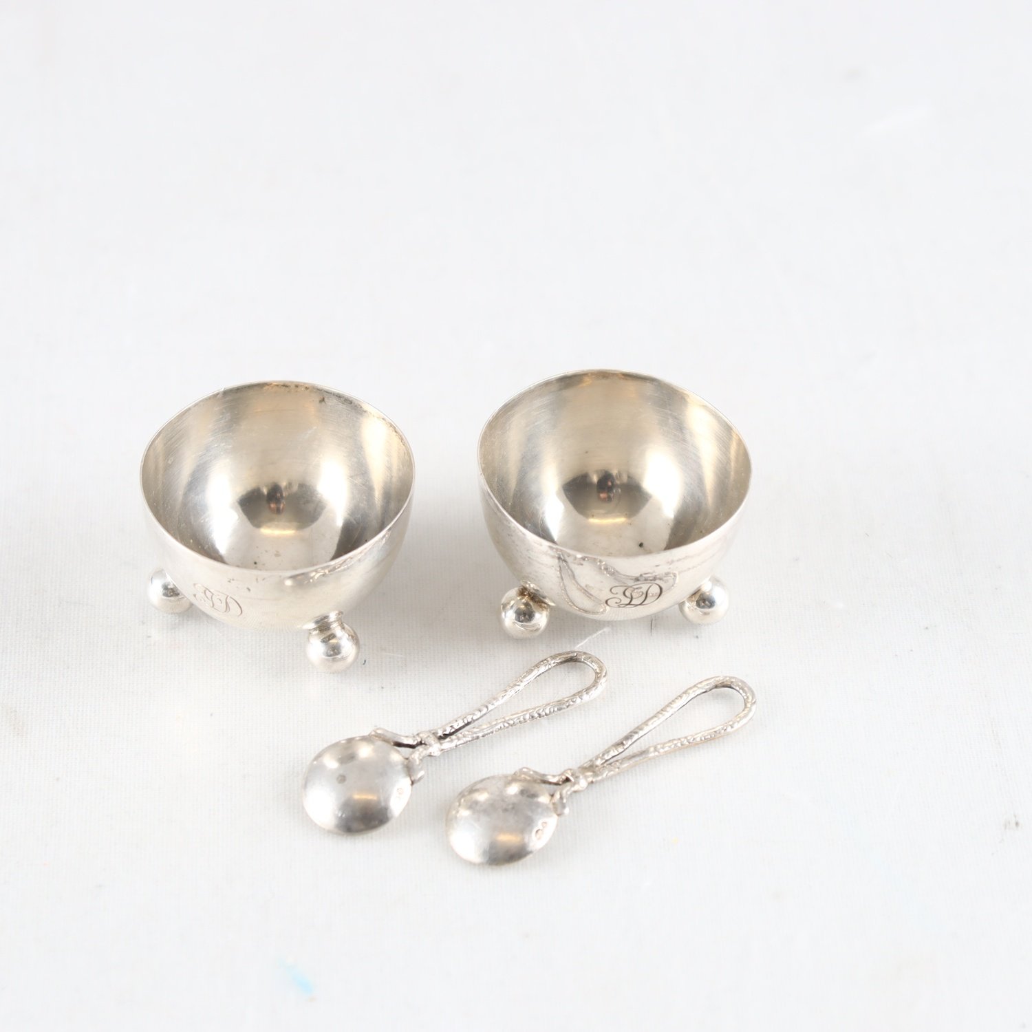 Ett par saltkar, silver, 830, 2 st. saltskedar silver 2 st. saltskedar silver