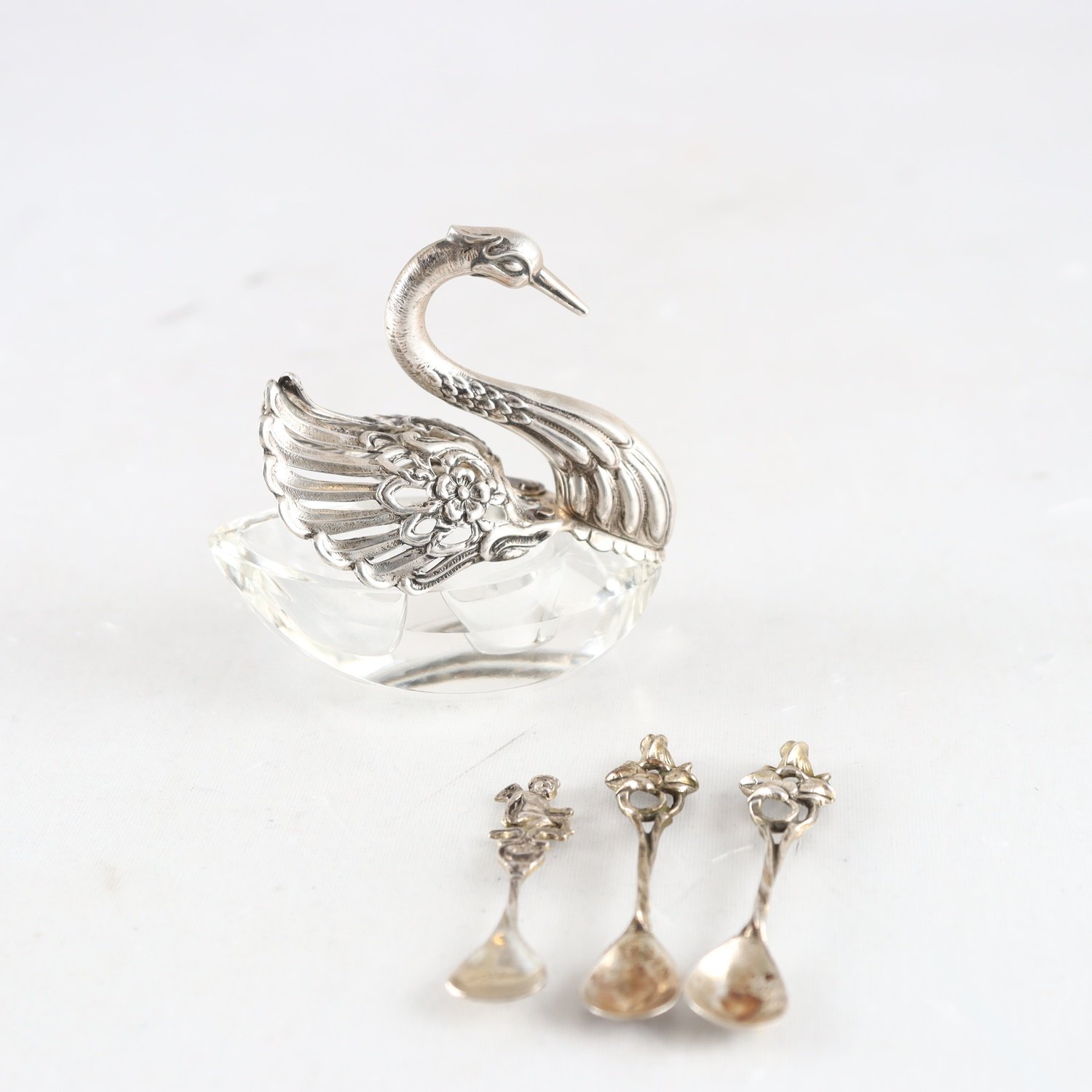Saltkar, svan, glas och silver, 3 st. saltskedar, silver,1900-tal