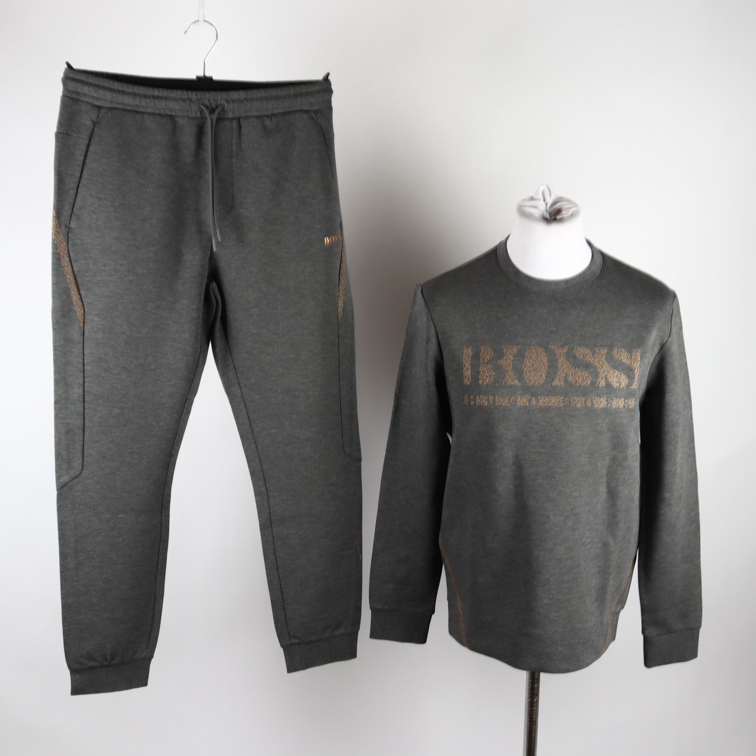 Sportkläder, Hugo Boss, byxor, tröja, grå, stl. M