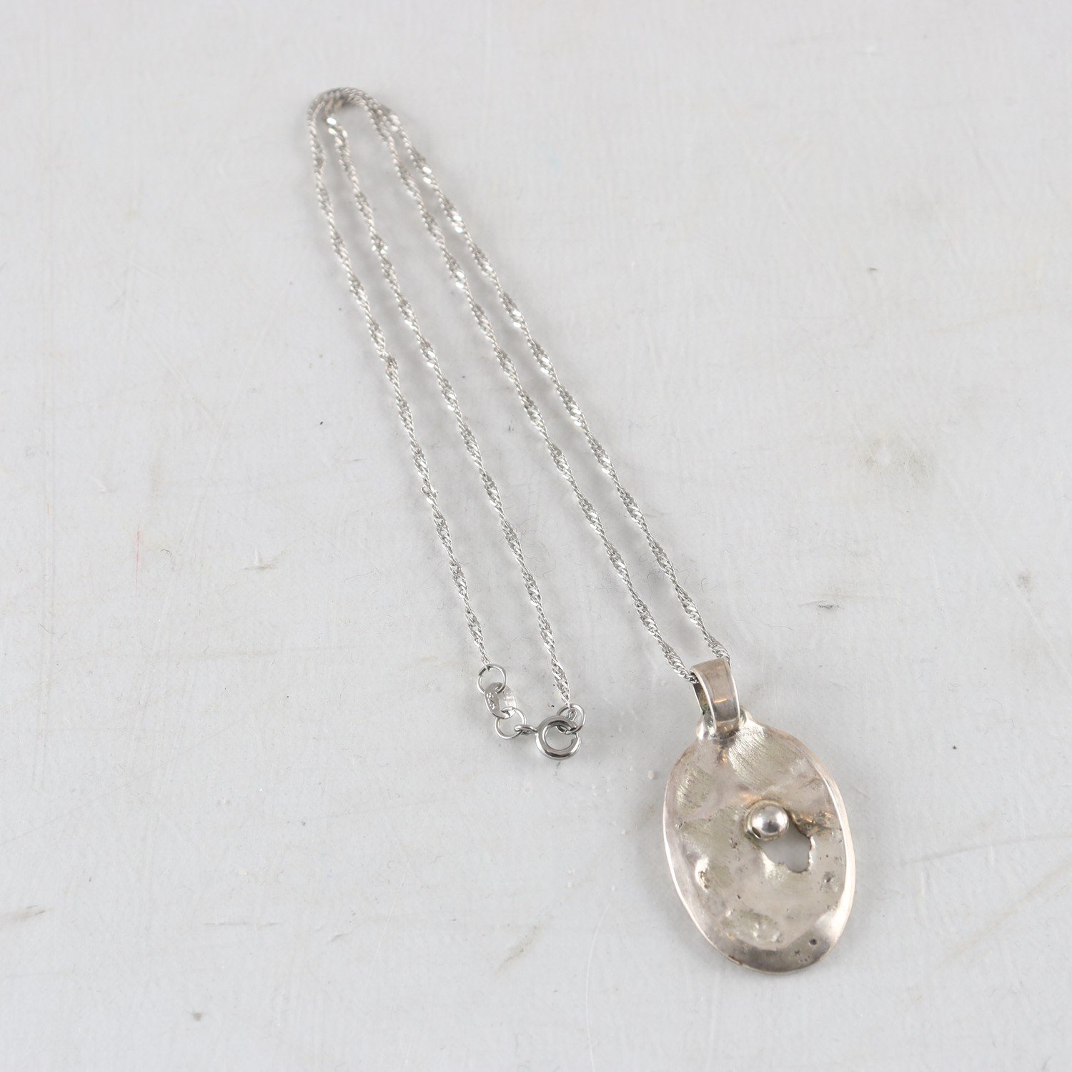 Halsband med hänge, Silver, Vikt: 13,1 g