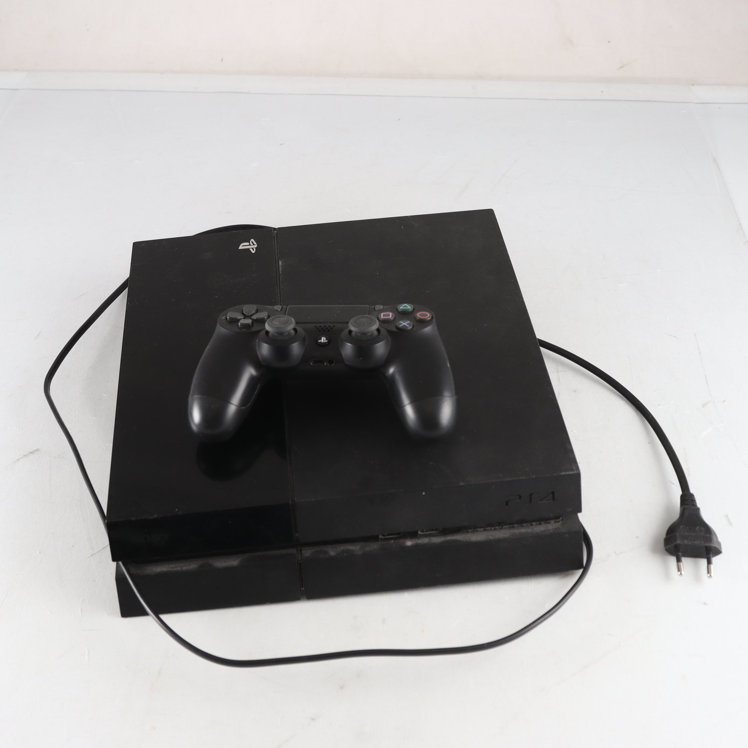 Playstation 4. Samfraktas ej.