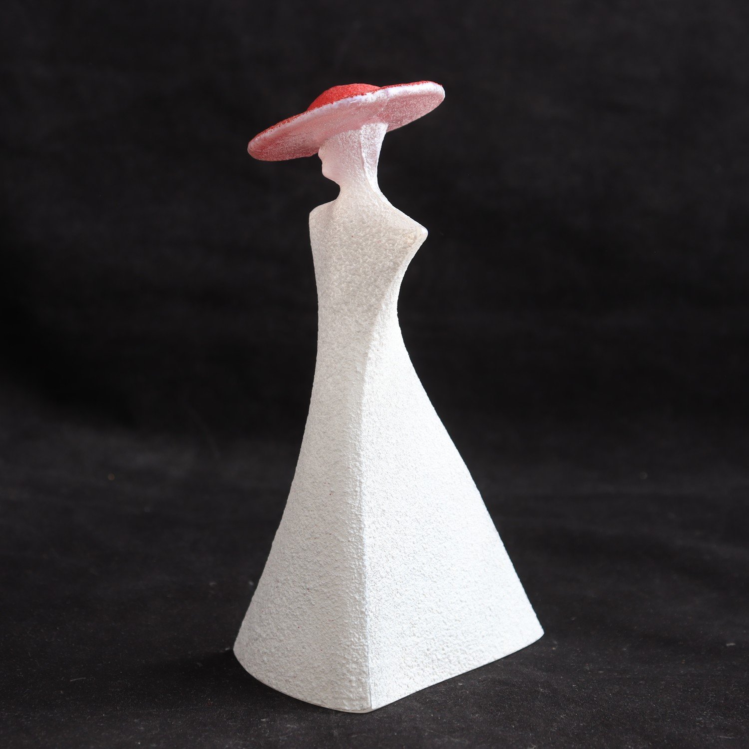 Skulptur, Catwalk, Kjell Engman, Kosta Boda, signerad. Samfraktas ej
