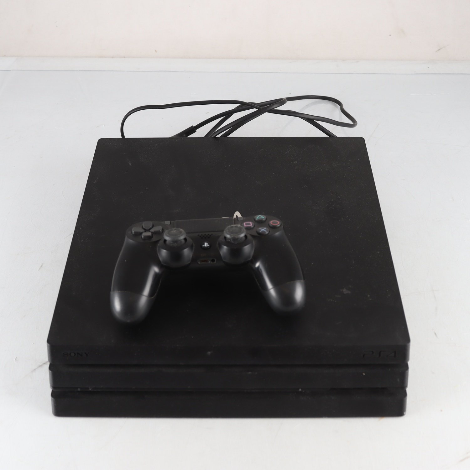 Playstation 4. Samfraktas ej.