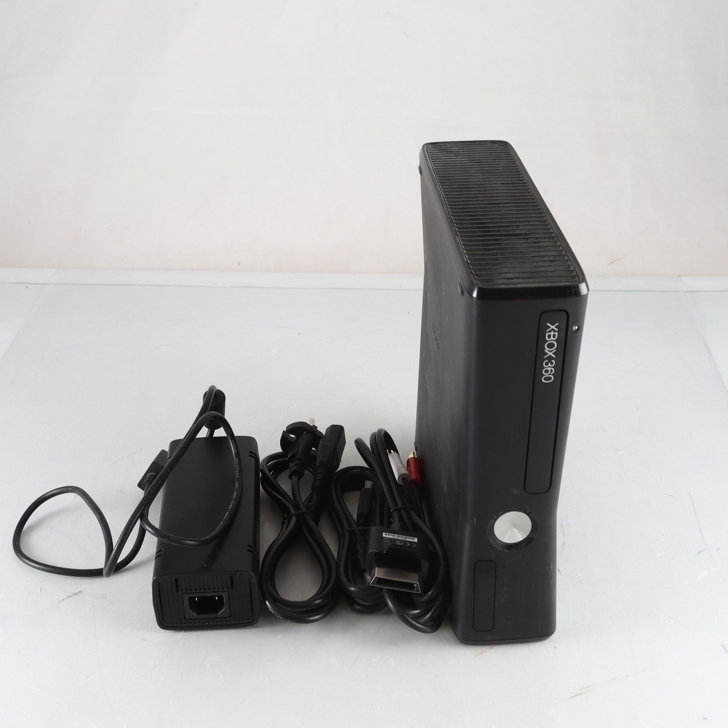 X-Box 360. Samfraktas ej.