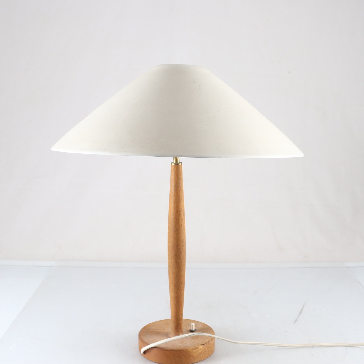 Bordslampa. Endast avhämtning.