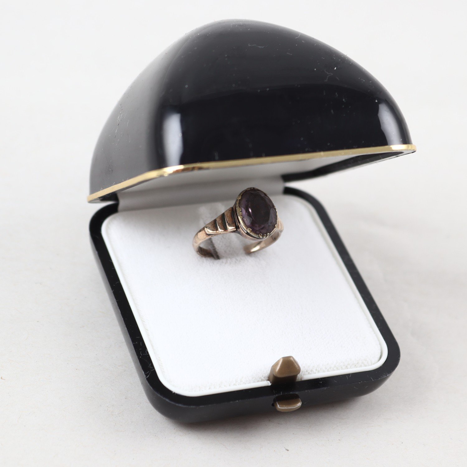 Ring, guld 8k, lila sten, vintage, brv: 2,3g