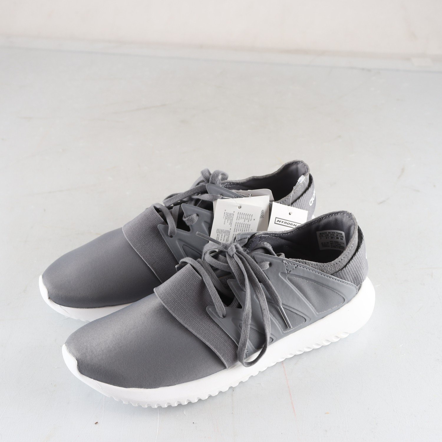 Sneakers. Adidas, grå, stl. 38 2/3