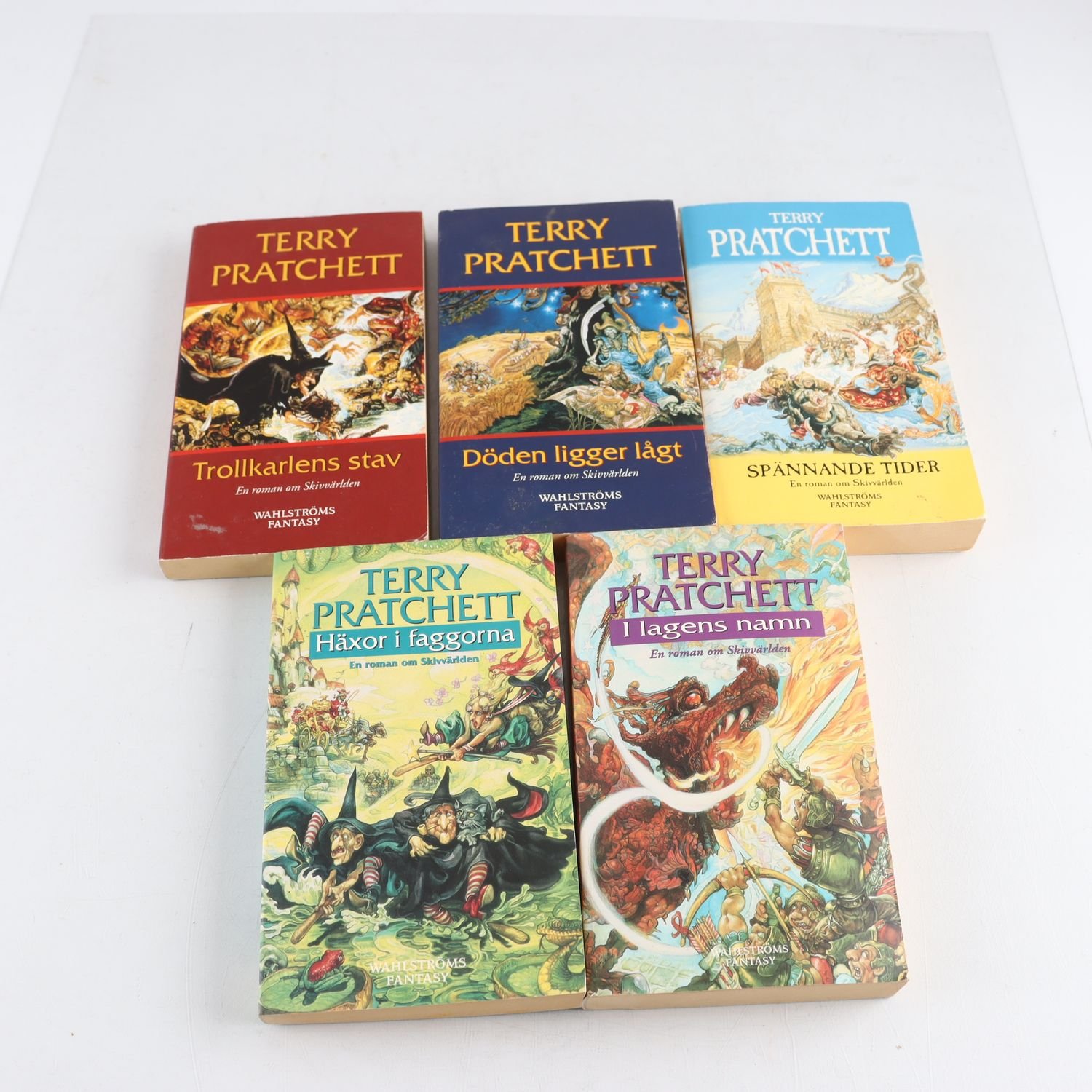 Terry Pratchett, 5 delar ur serien Skivvärlden