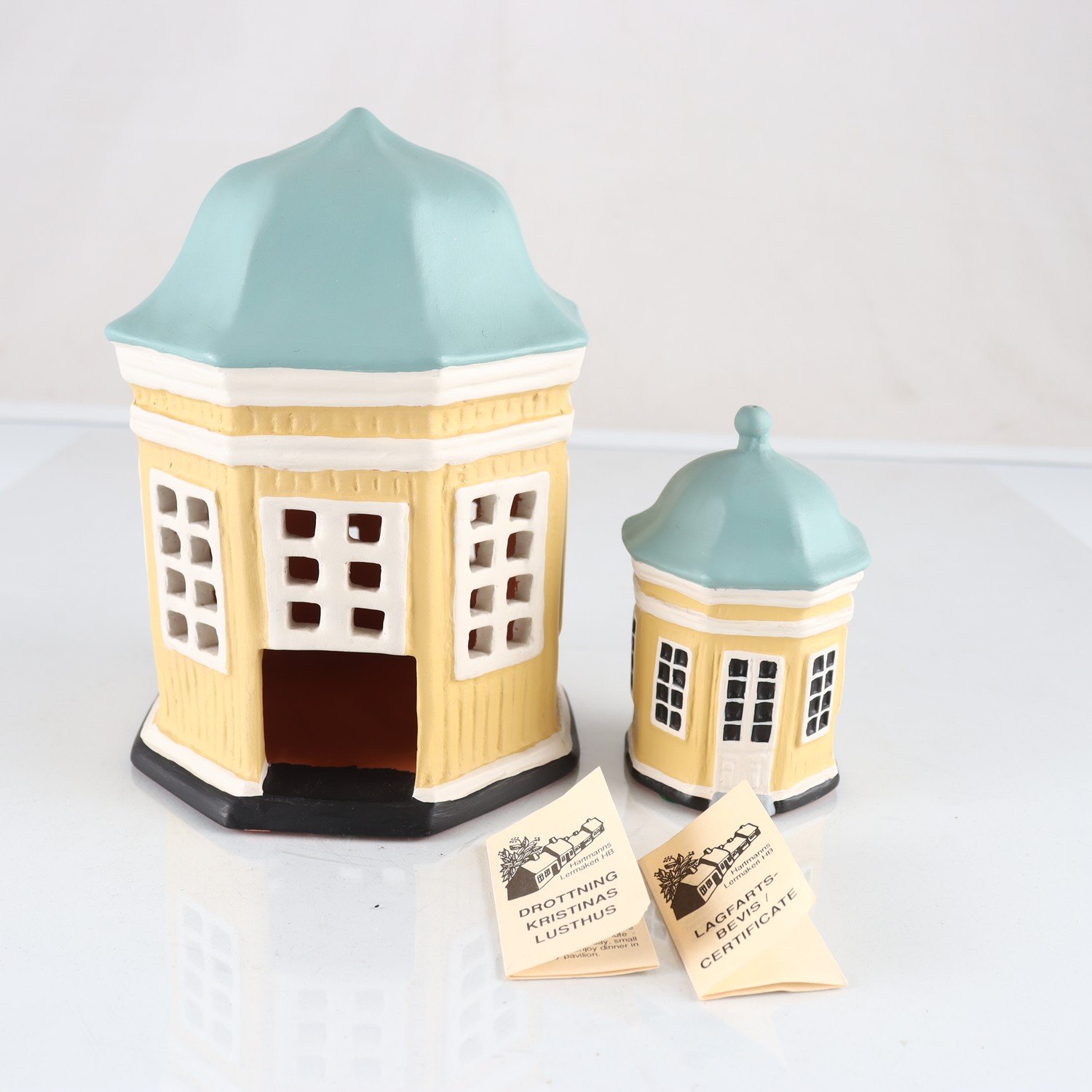 Hus i miniatyr, keramik, Inga Hartman, 2 st